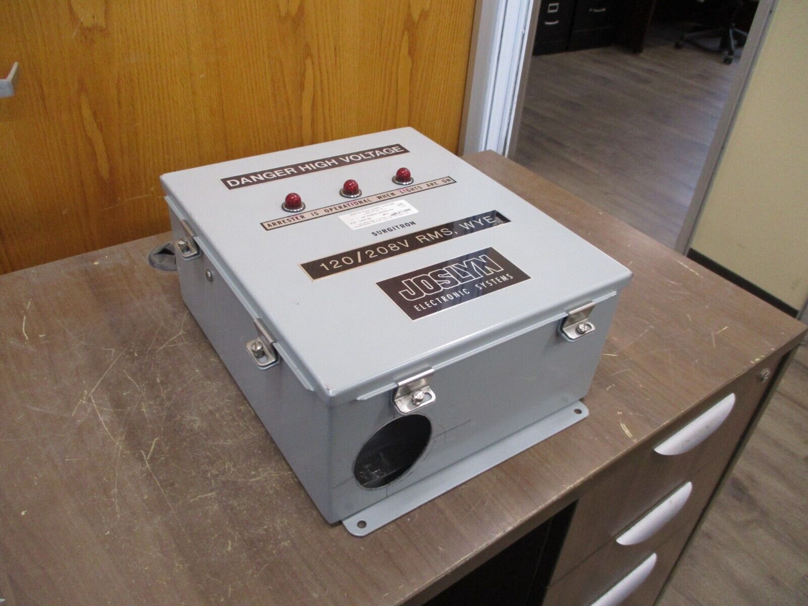 Joslyn AC Power Arrester 1455-85 120/208V 3Ph 5W Rating: 250V L-N, 500V L-L Used