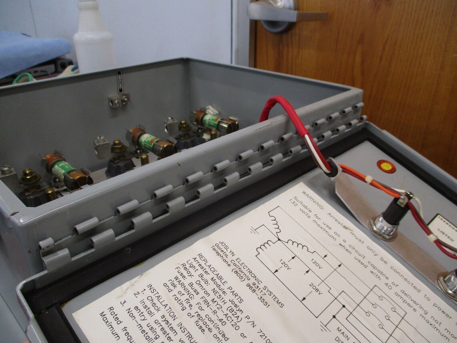 Joslyn AC Power Arrester 1455-85 120/208V 3Ph 5W Rating: 250V L-N, 500V L-L Used