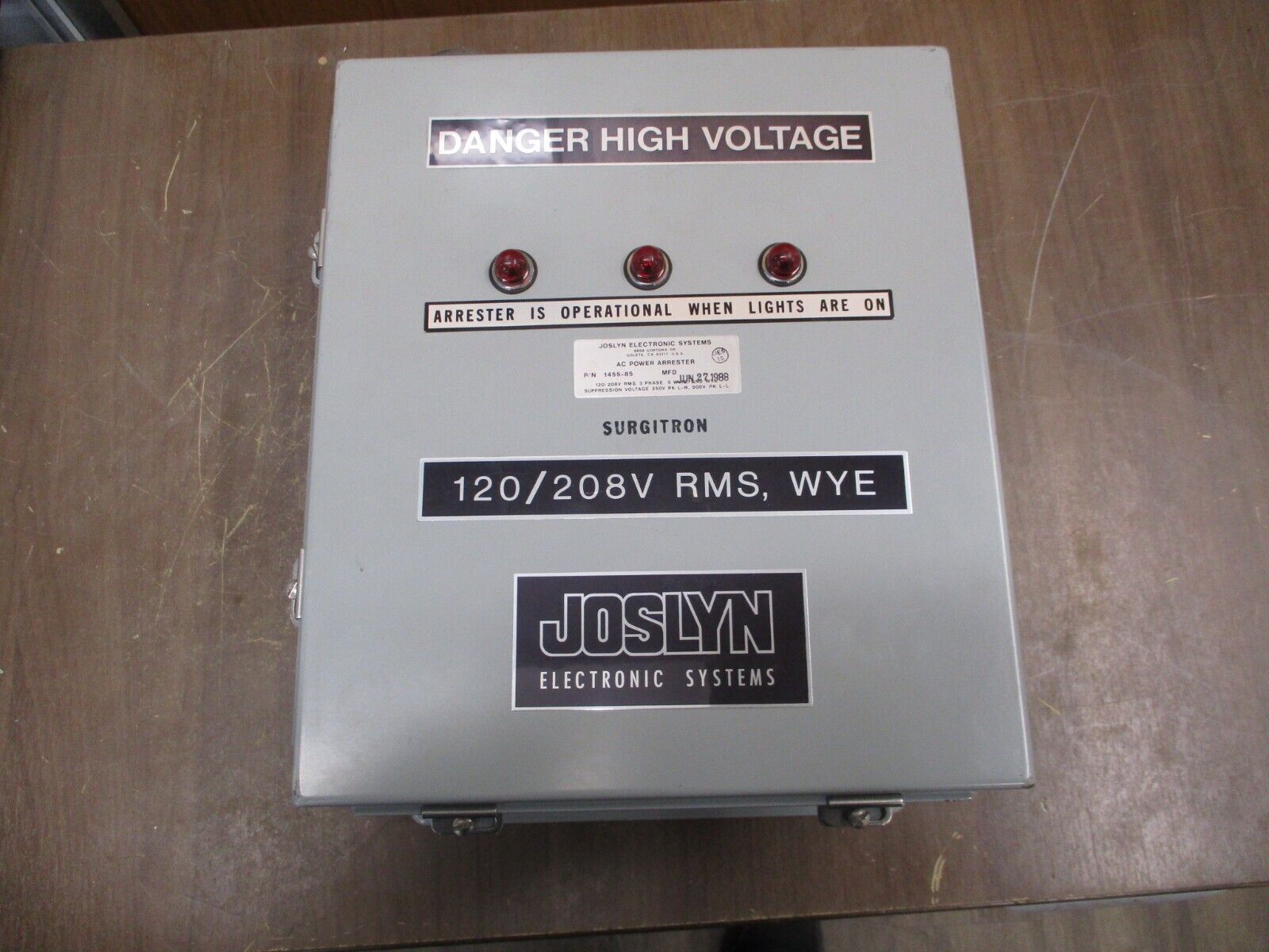 Joslyn AC Power Arrester 1455-85 120/208V 3Ph 5W Rating: 250V L-N, 500V L-L Used