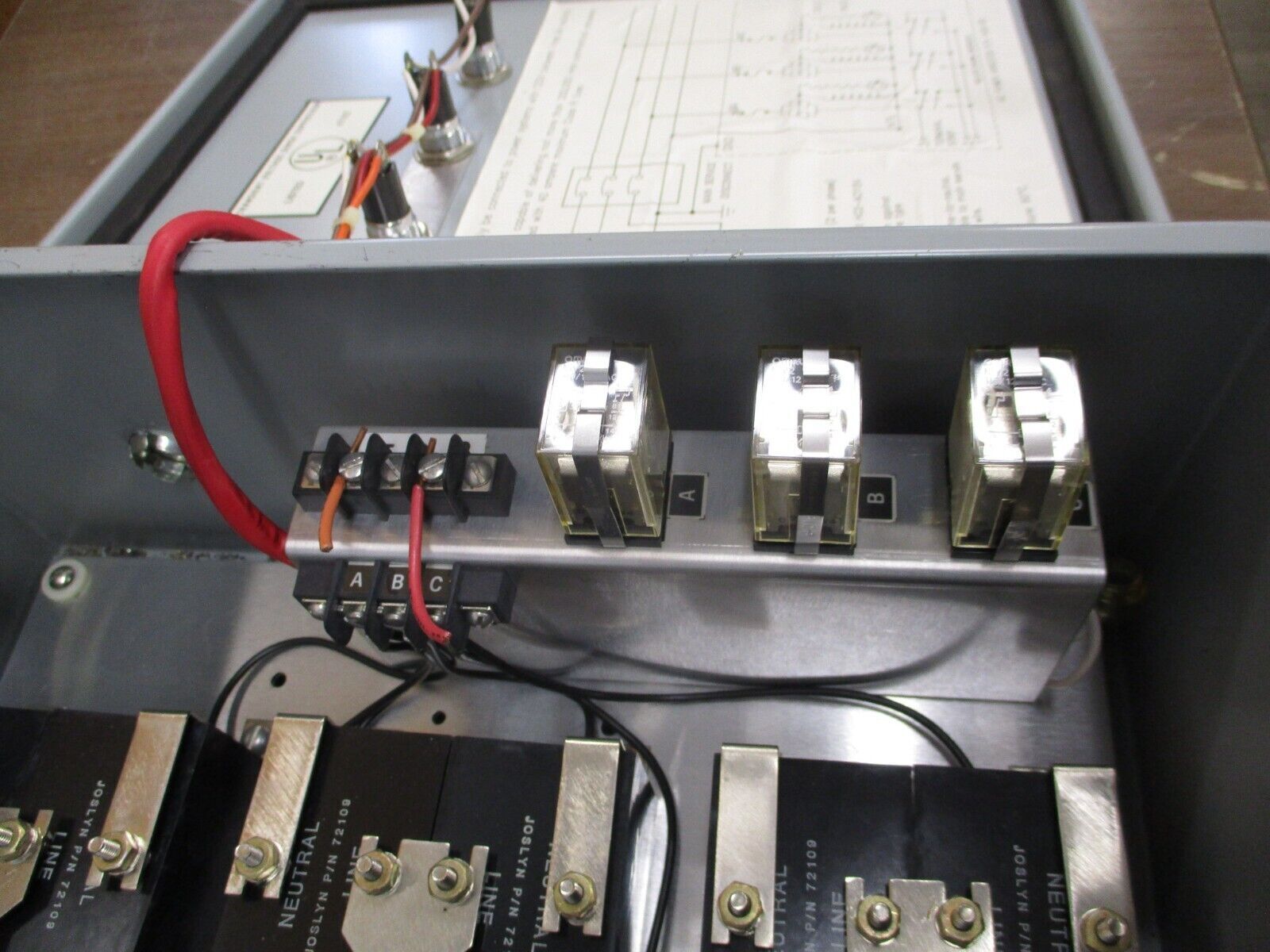 Joslyn AC Power Arrester 1455-85 120/208V 3Ph 5W Rating: 250V L-N, 500V L-L Used