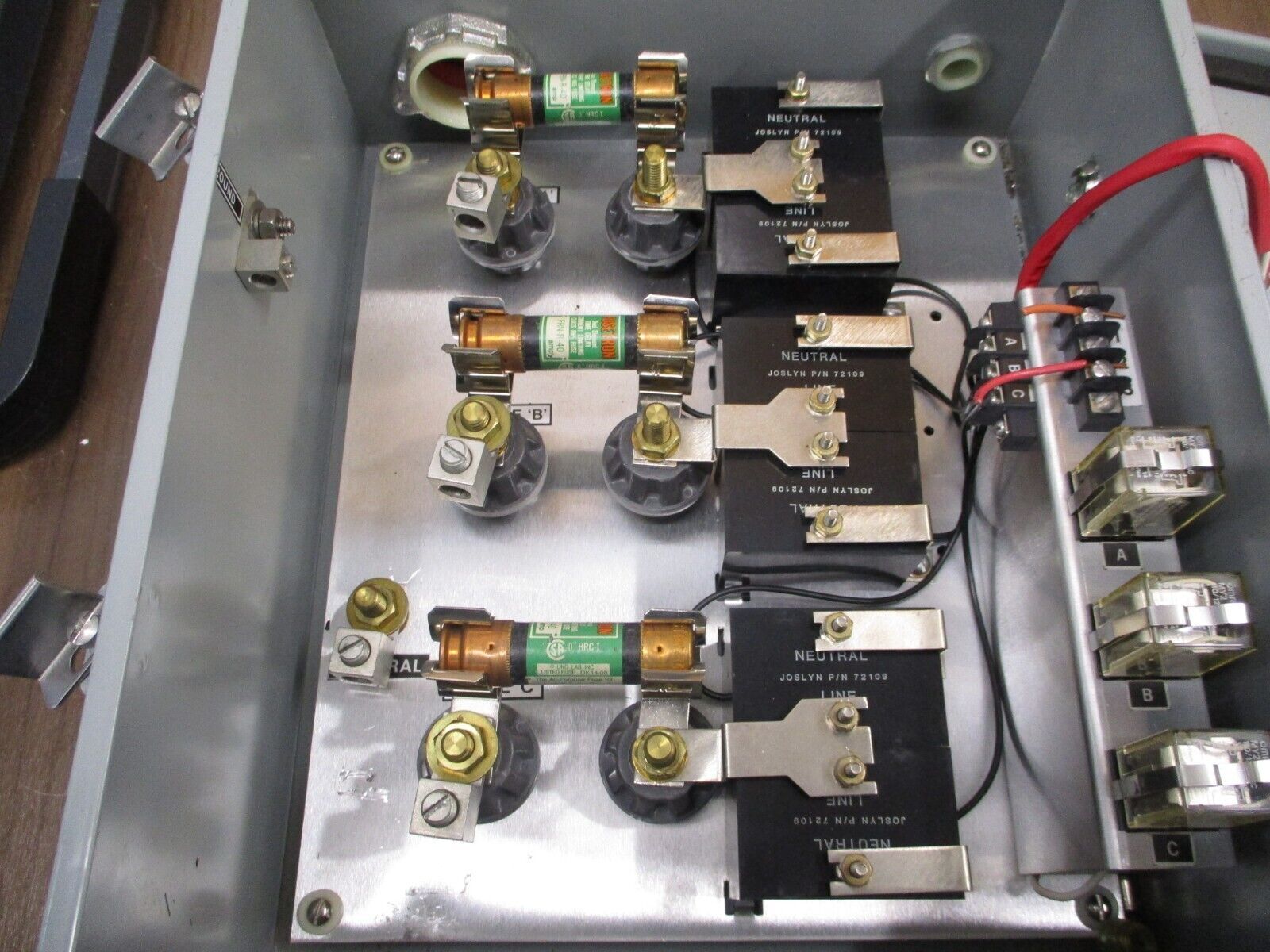 Joslyn AC Power Arrester 1455-85 120/208V 3Ph 5W Rating: 250V L-N, 500V L-L Used