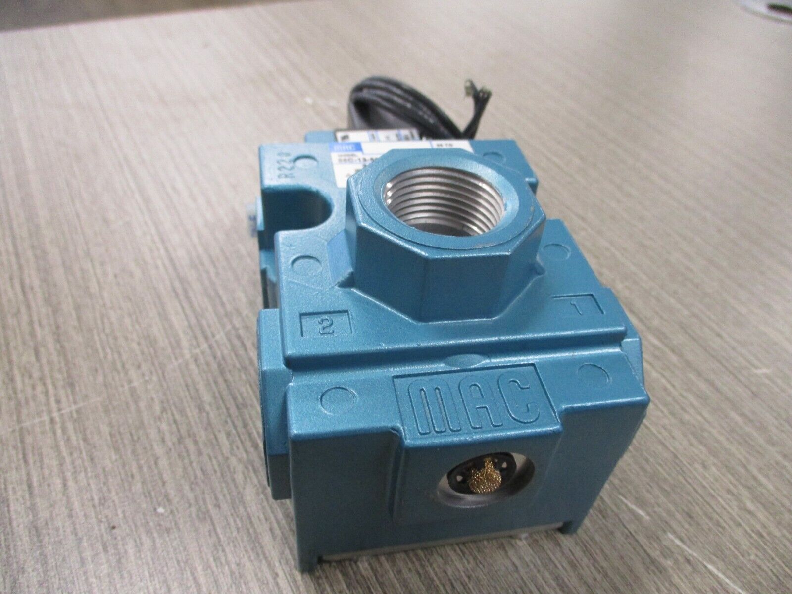 MAC Solenoid Valve 56C-13-501CA 24VDC 3-Way Inline New Surplus
