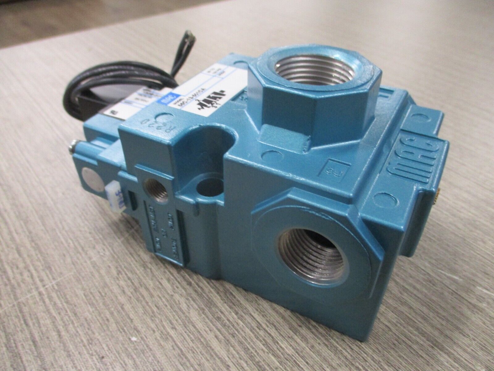 MAC Solenoid Valve 56C-13-501CA 24VDC 3-Way Inline New Surplus