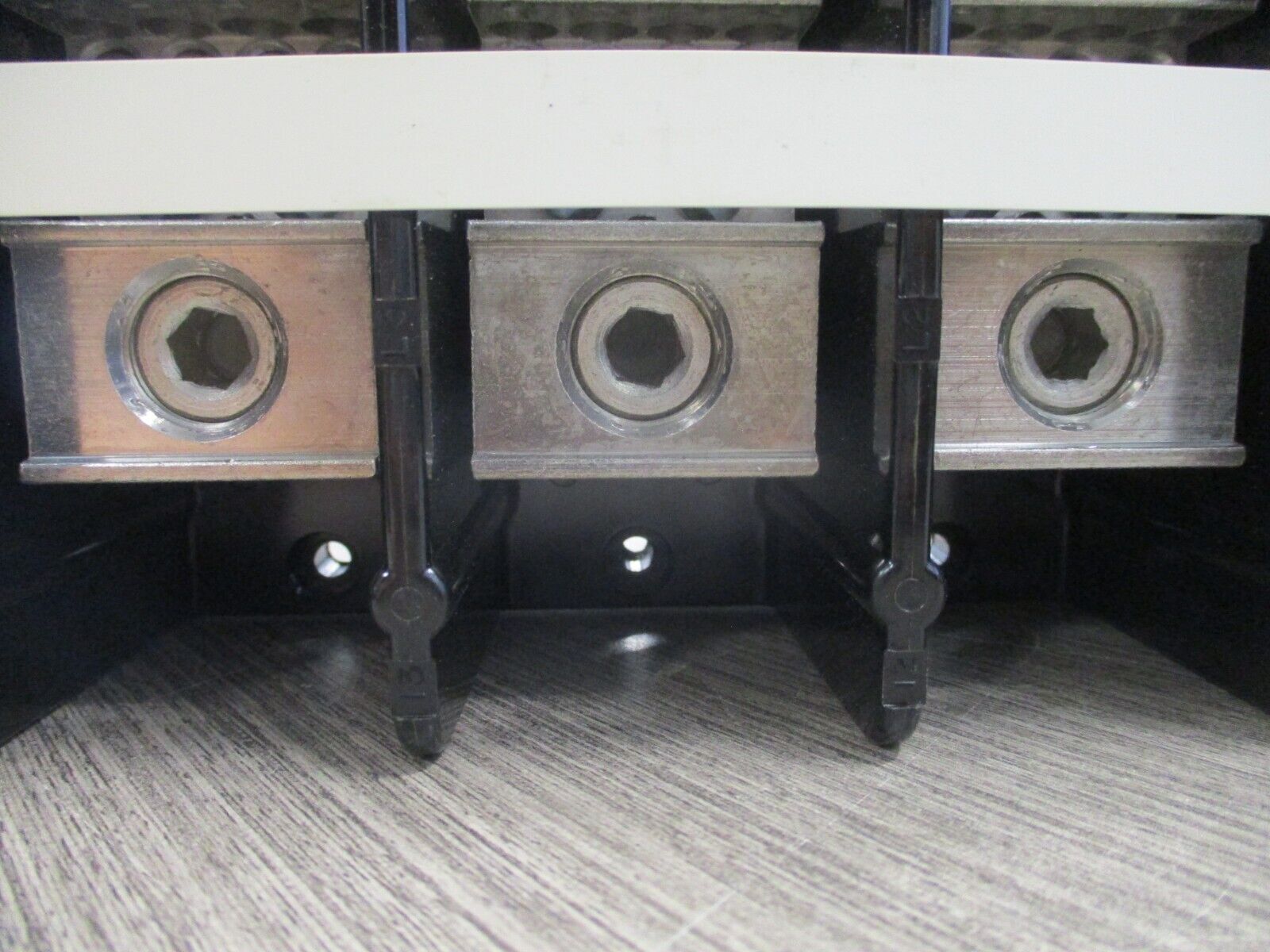 Allen-Bradley Power Distribution Block 1492-PD3183 335A 600V 3P New Surplus