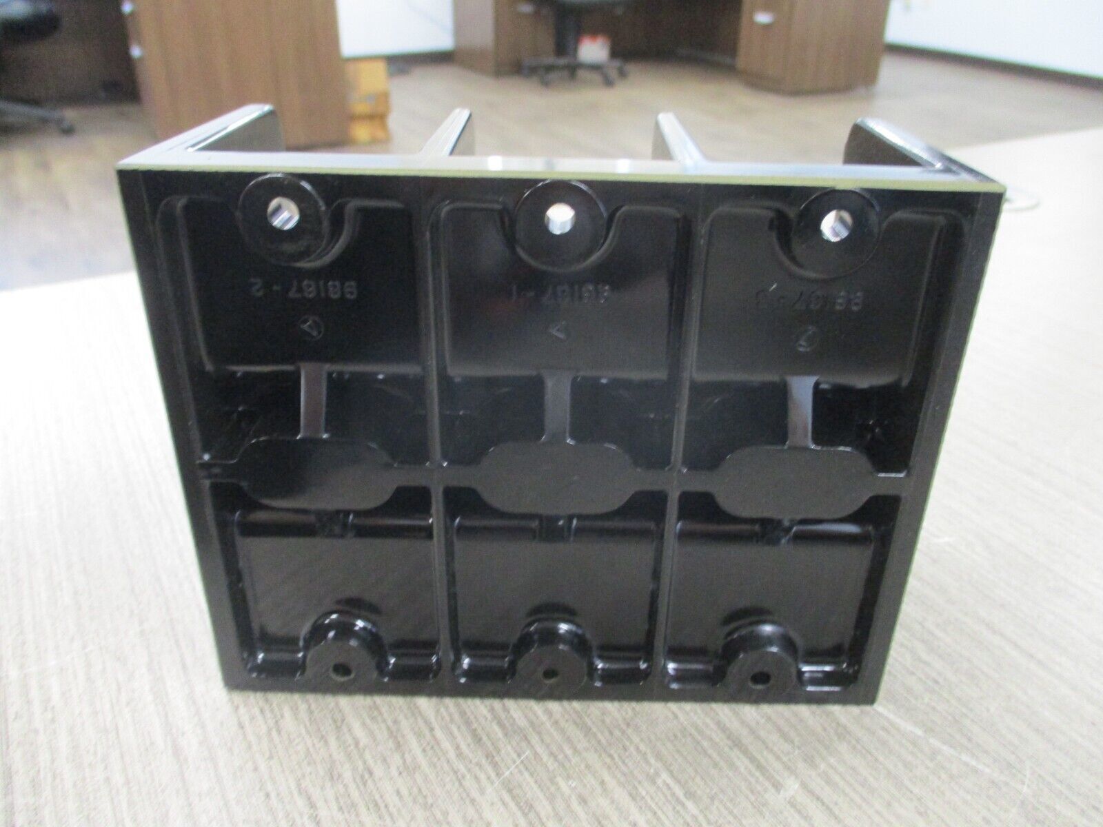 Allen-Bradley Power Distribution Block 1492-PD3183 335A 600V 3P New Surplus