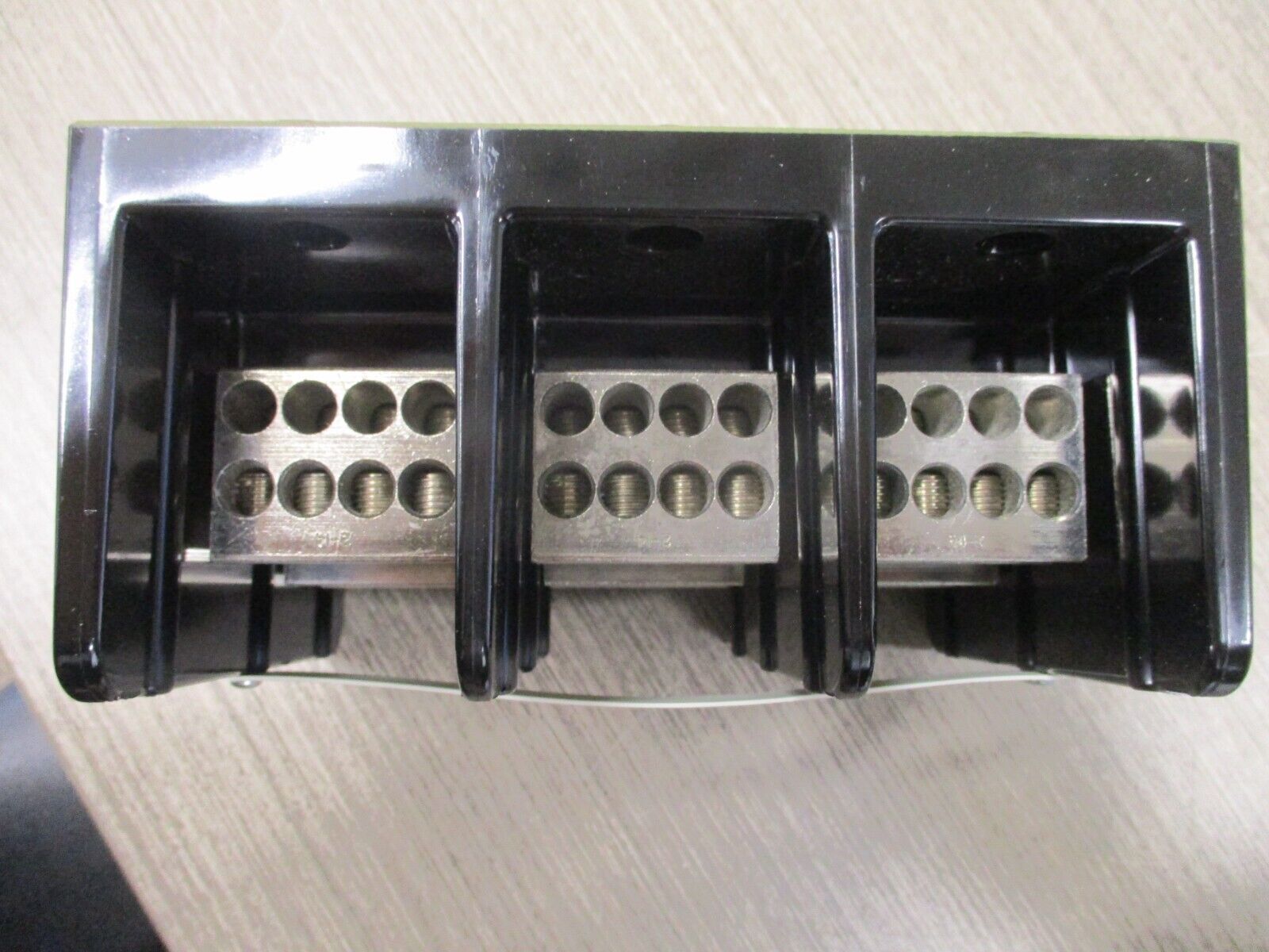 Allen-Bradley Power Distribution Block 1492-PD3183 335A 600V 3P New Surplus