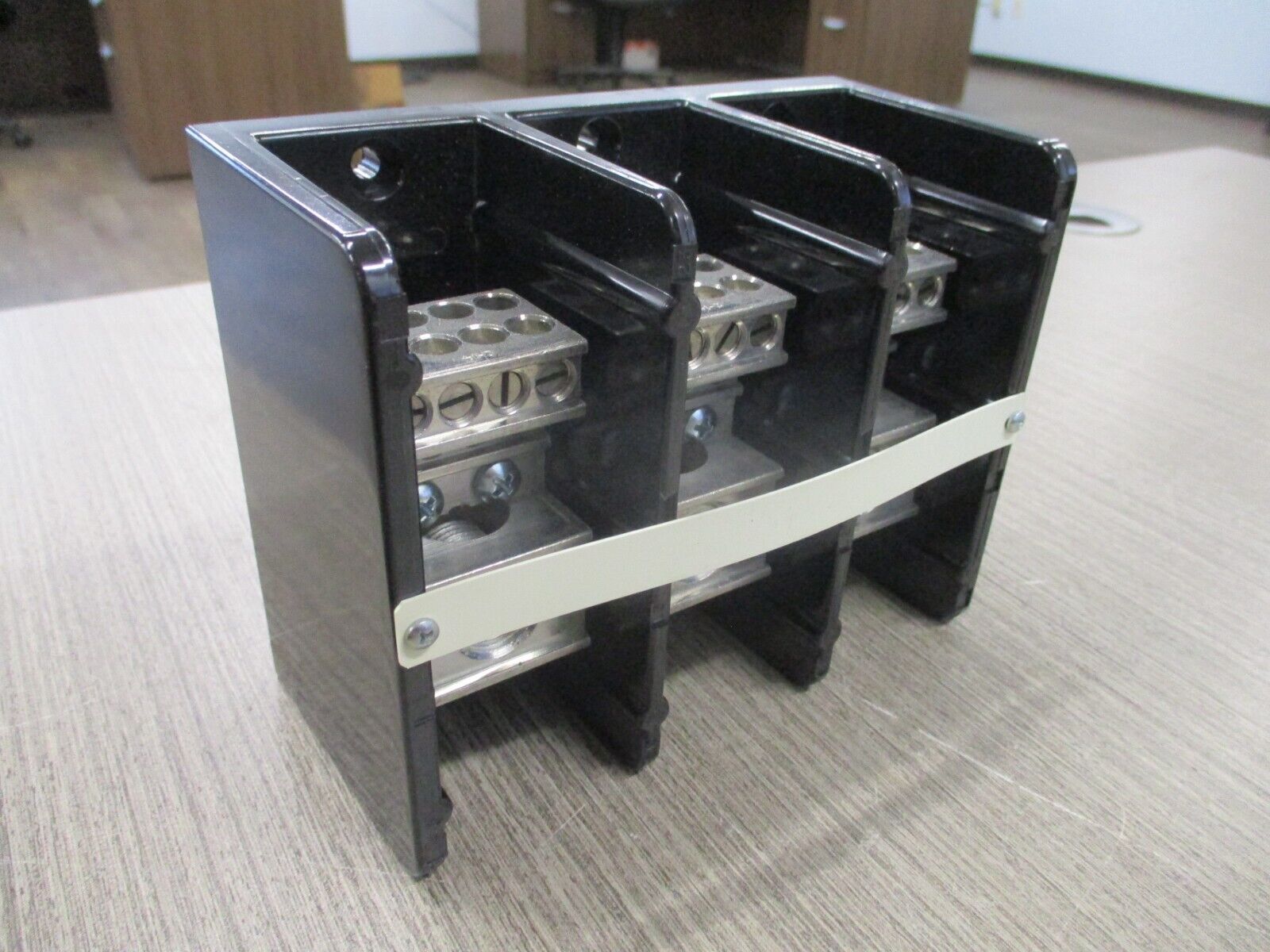 Allen-Bradley Power Distribution Block 1492-PD3183 335A 600V 3P New Surplus