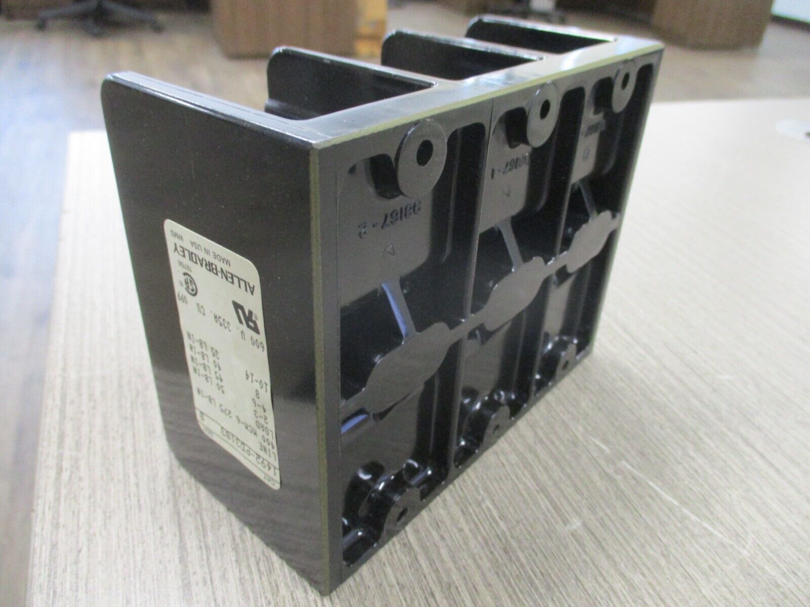 Allen-Bradley Power Distribution Block 1492-PD3183 335A 600V 3P New Surplus