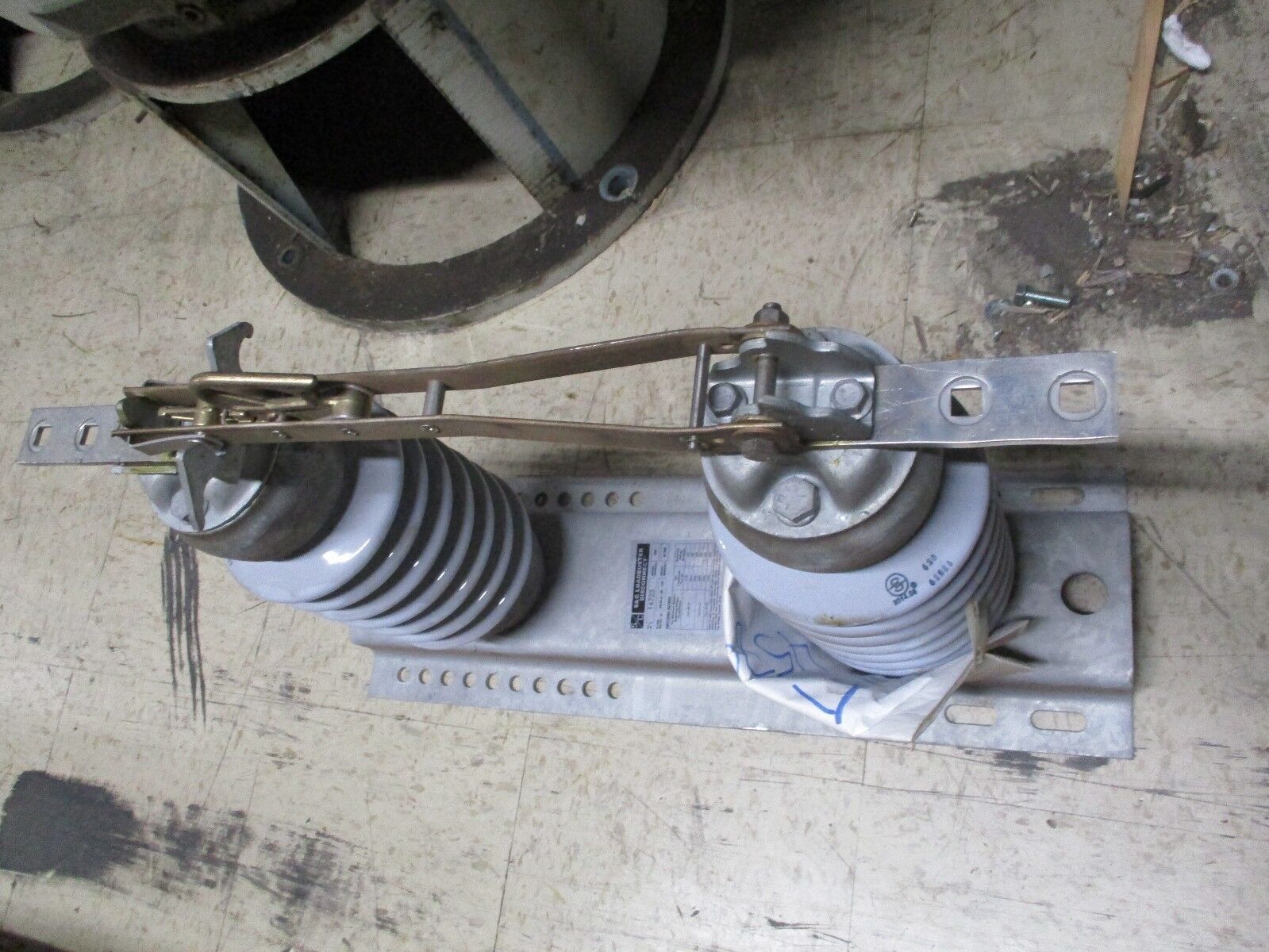 S&C Loadbuster Disconnect 14723 25KV 600A Used