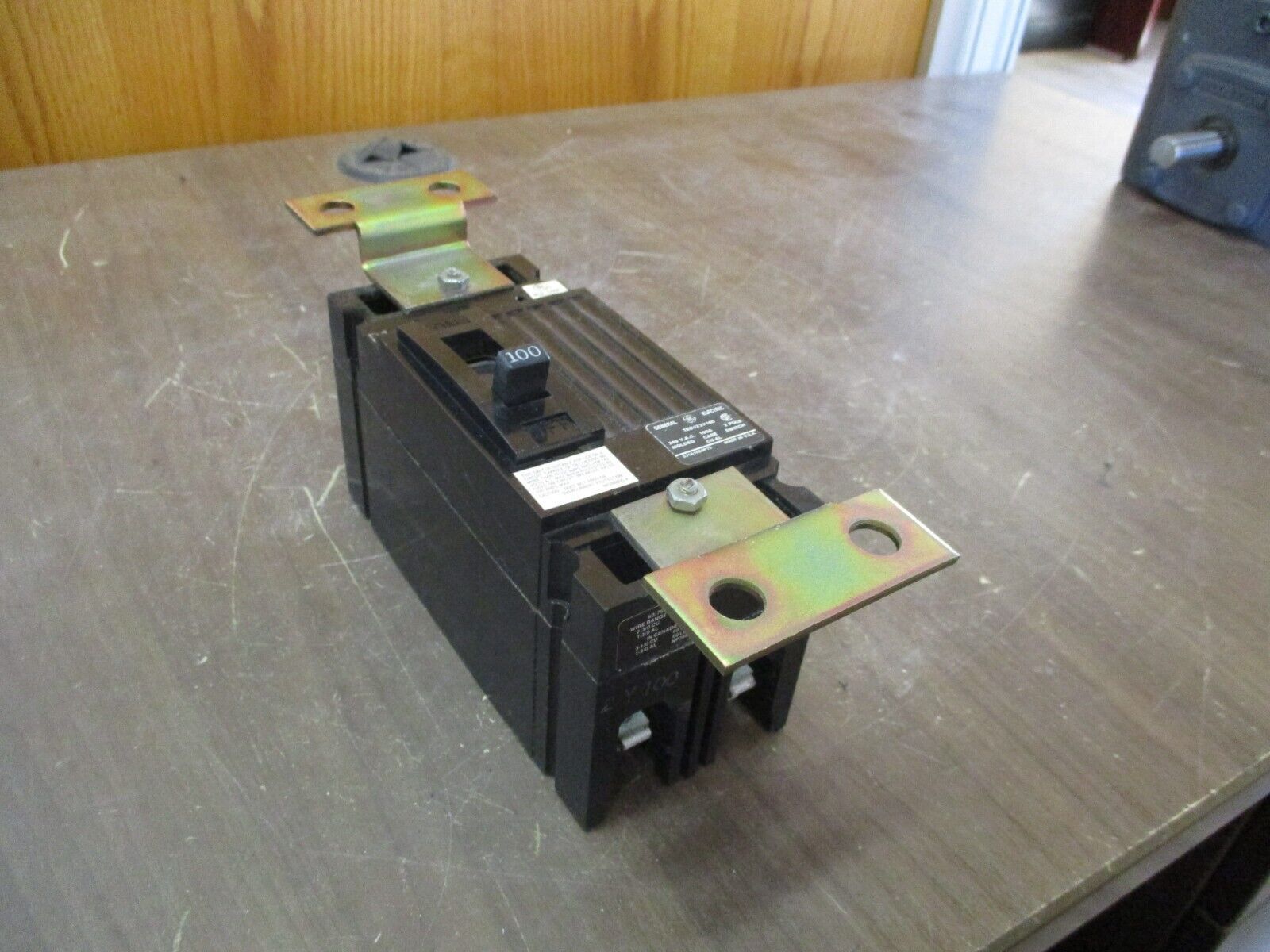 GE Circuit Breaker TEB122Y100 100A 240V 2P *Missing Screw* Used