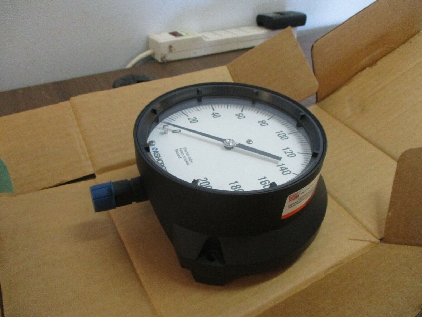 Ashcroft Duragauge Pressure Gauge 60-1379-AS-04L-200# Size: 6" Range: 0-200PSI
