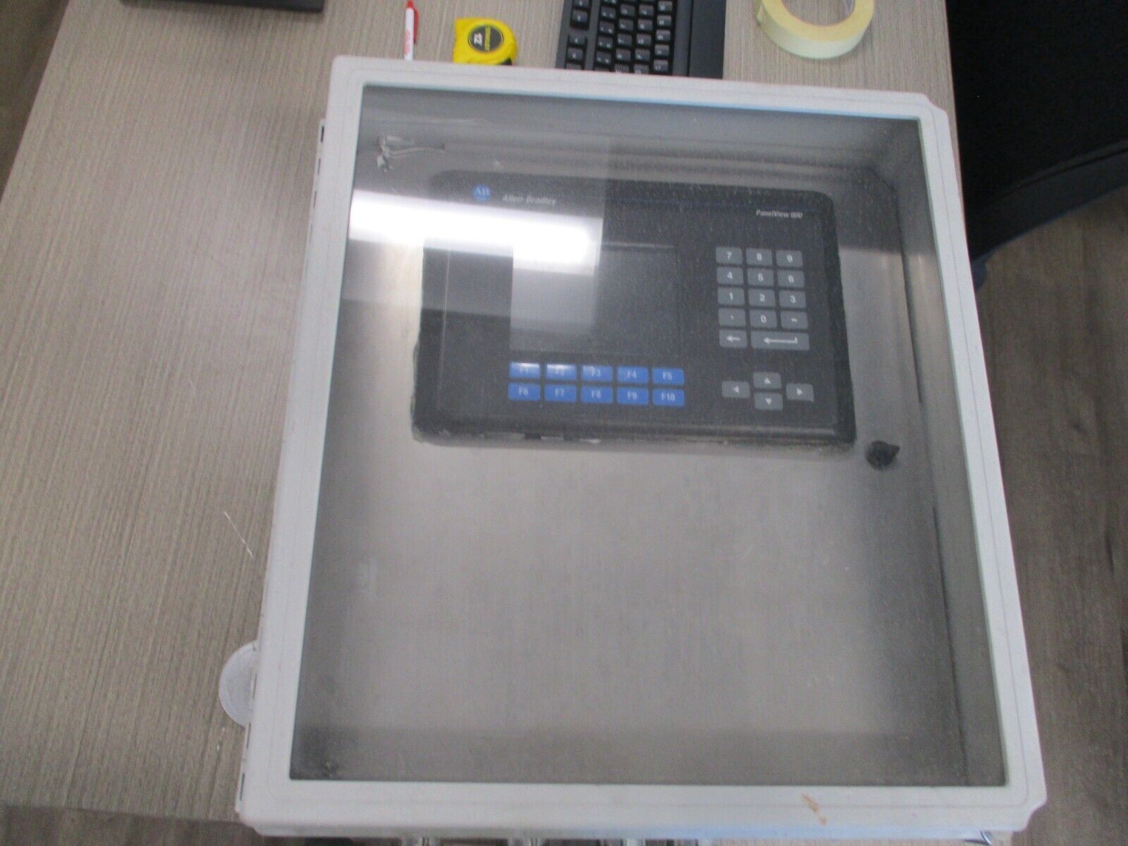 Allen-Bradley Enclosed Panelview 600 2711-K6C8 Ser. C FRN 4.46 Used