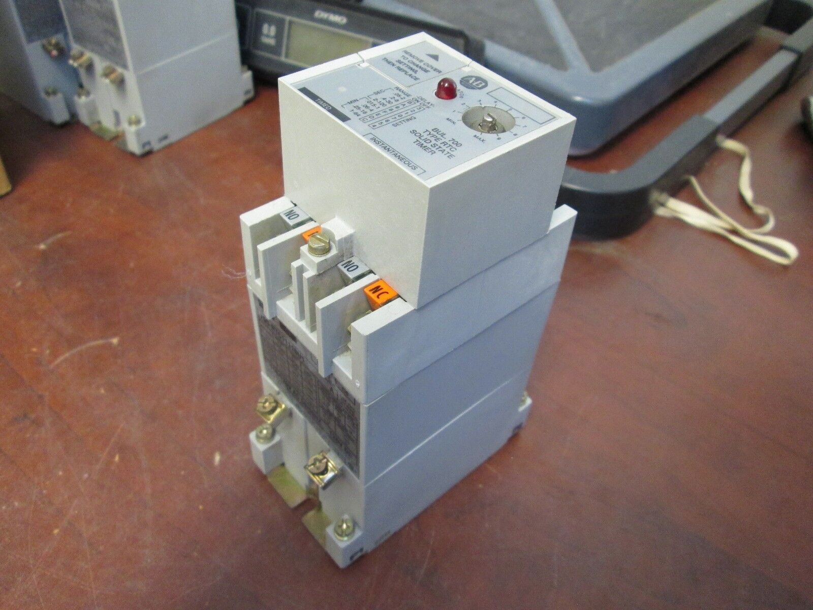 Allen-Bradley Solid State Timer 700-RTC11110U1 110/120VAC 120VDC Used