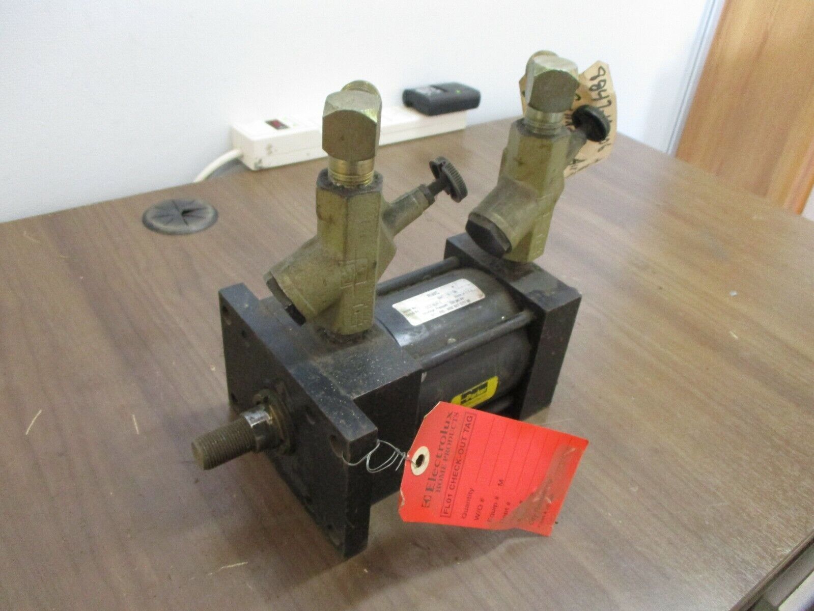 RWC Air Cylinder 8847-16-106 250PSI Used