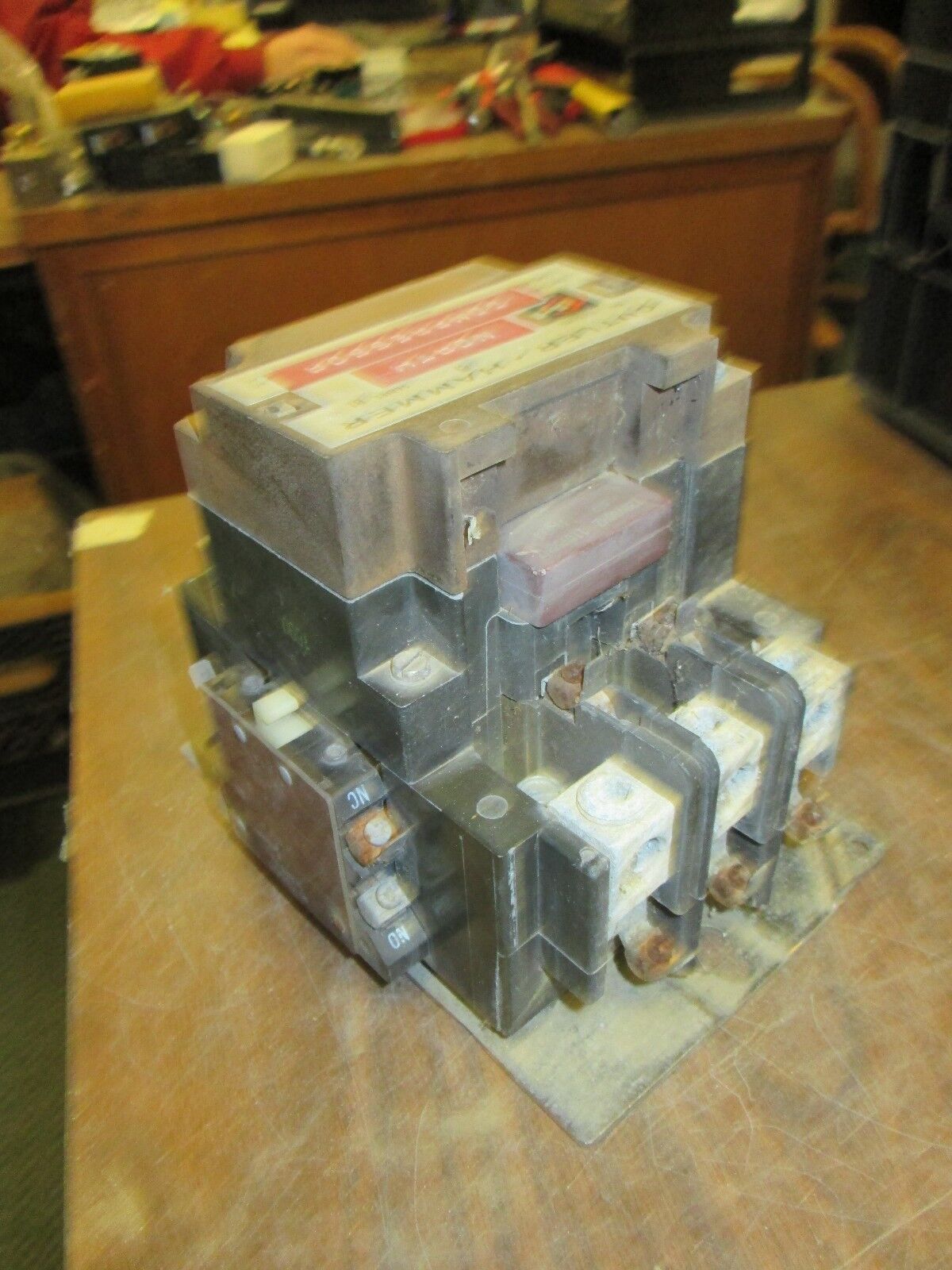 Cutler-Hammer Contactor C832JN6 120V Coil Used