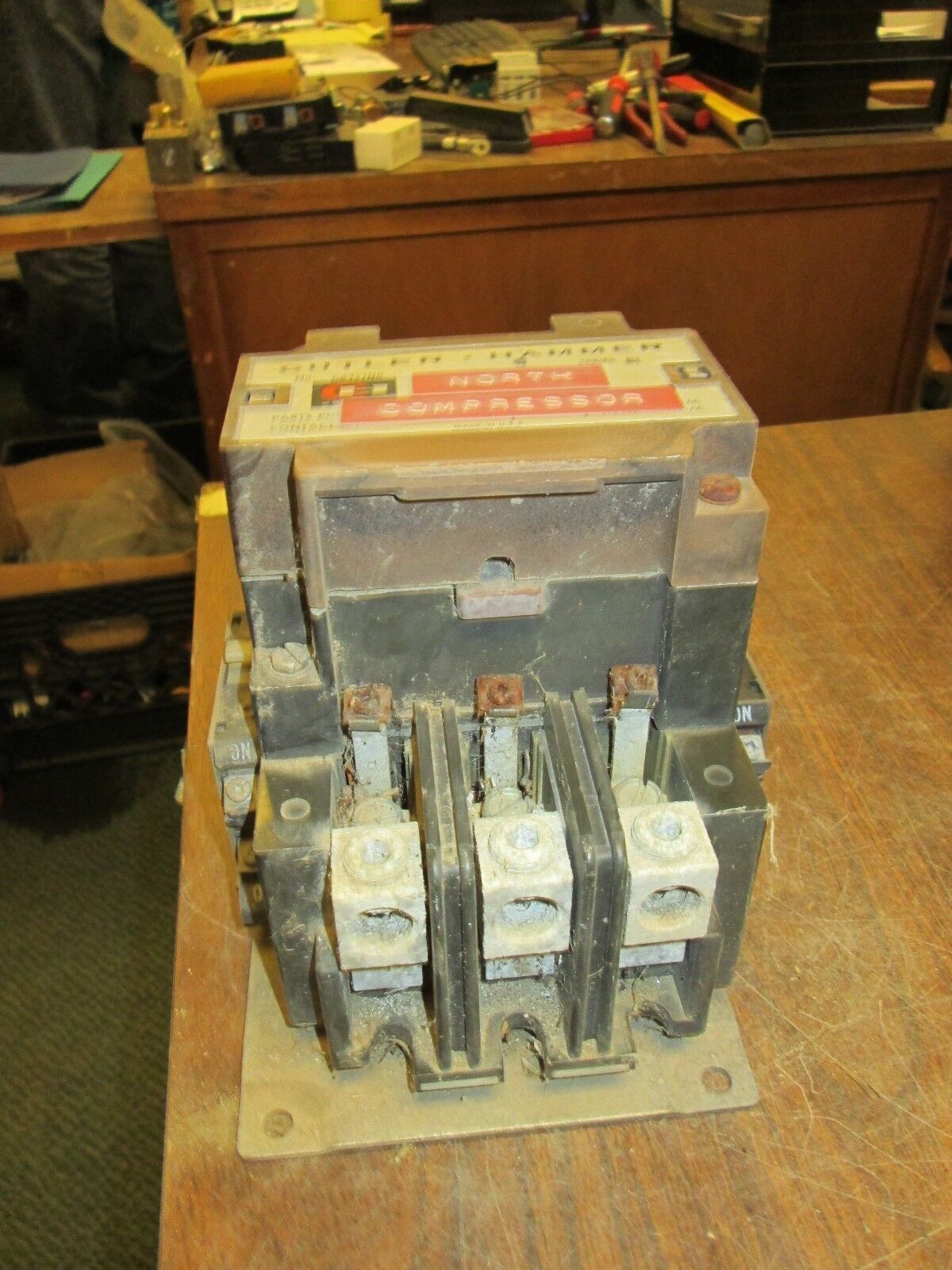 Cutler-Hammer Contactor C832JN6 120V Coil Used
