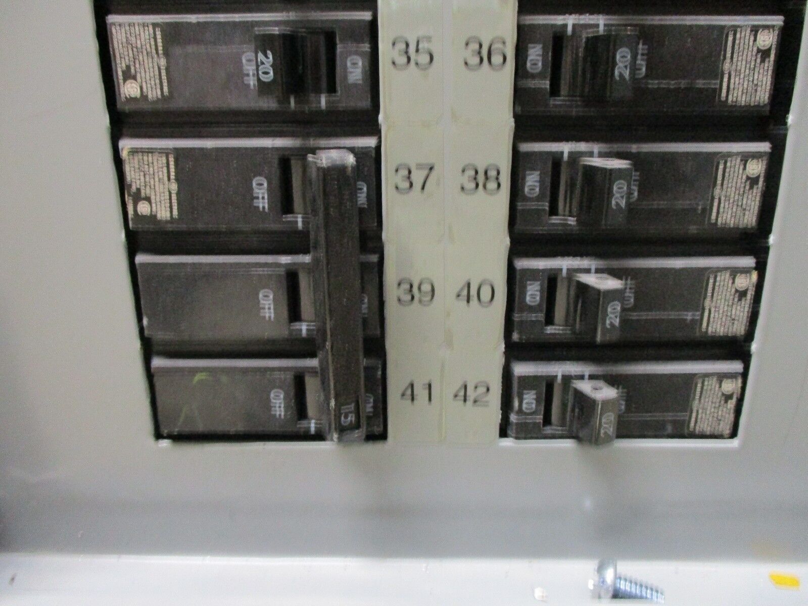 GE Main Breaker AQF3421ABXAXT1B4 42-slot 208Y/120V 100A Main Breaker Used