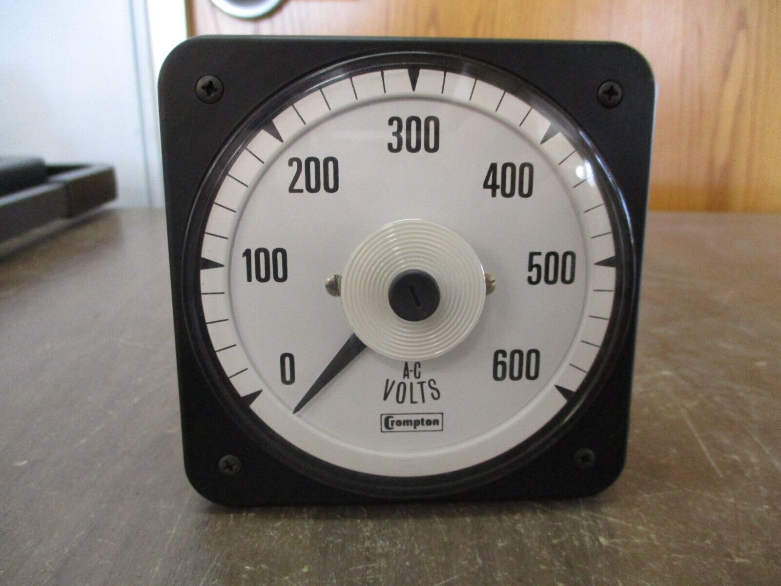 Crompton AC Voltmeter 077-05GA-PZW4-C6 Range: 0-600V Used