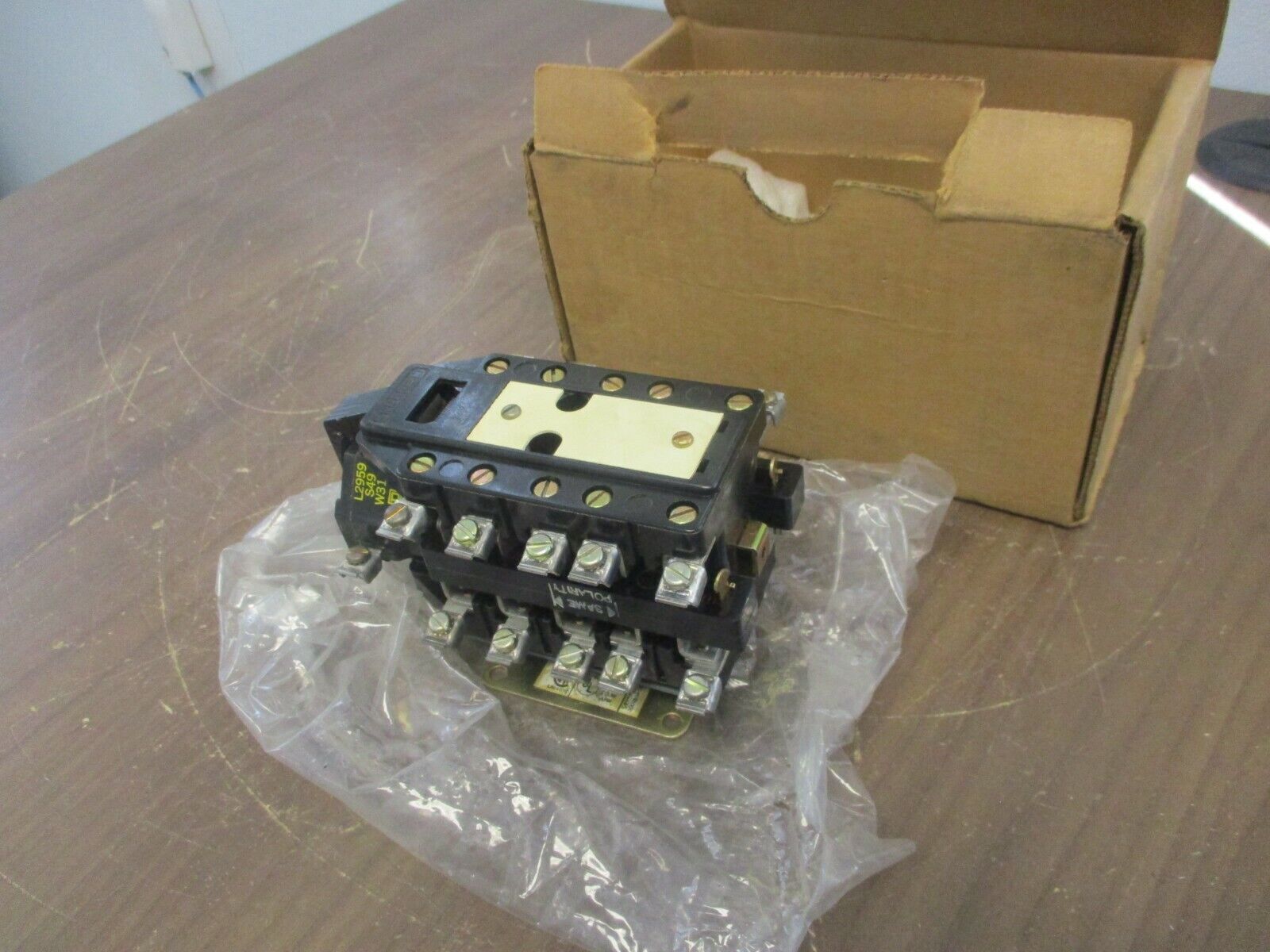 Square D AC Control Relay 8501 D0-82 Ser. B 120V Coil New Surplus