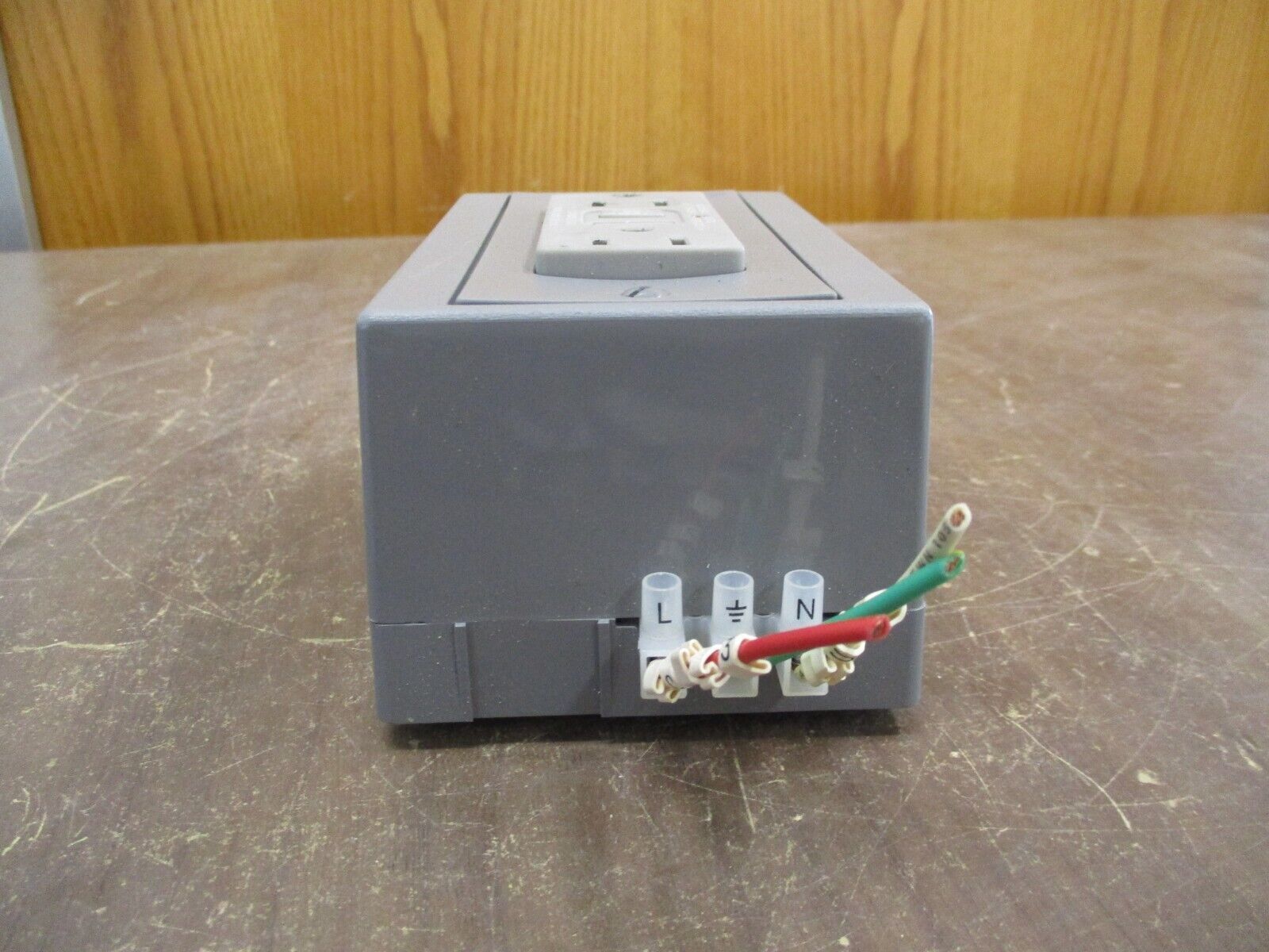 Hubbell DIN Rail Utility Box DRUBGFI15 15A 125V 60Hz GFCI Duplex Used