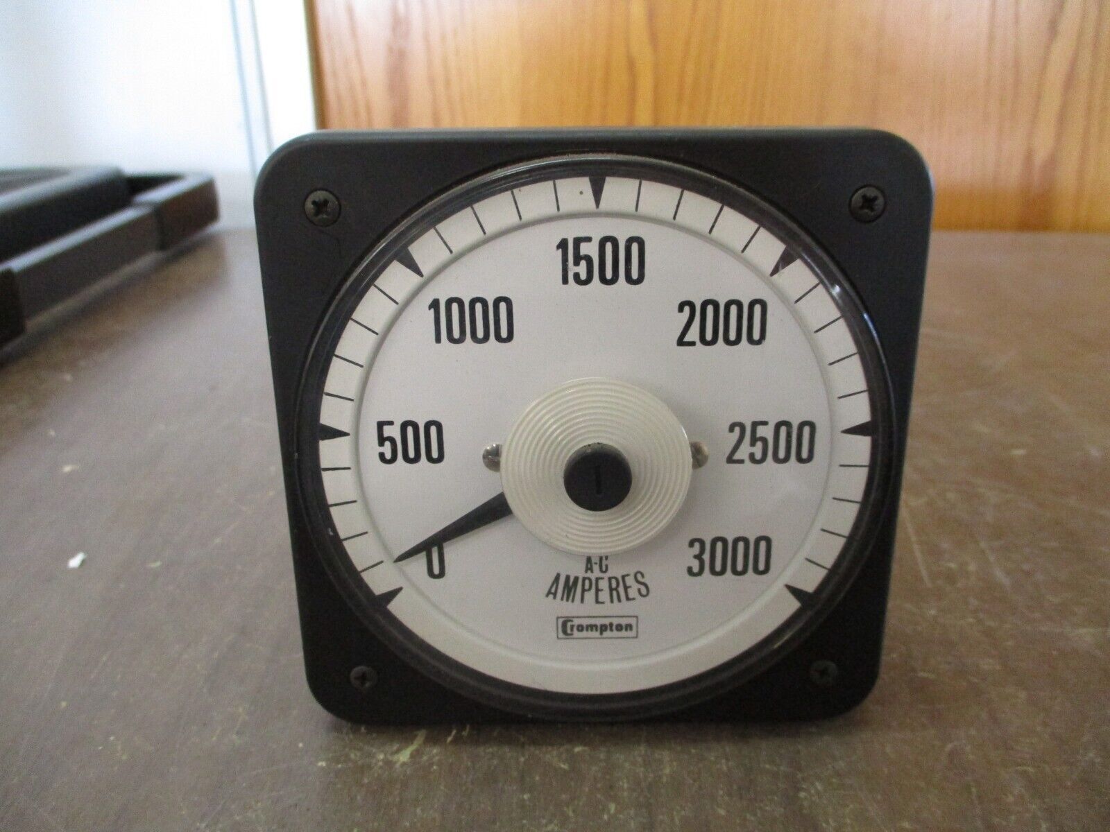 Crompton AC Ammeter 077-05FA-LSW4-C6 Range: 0-3000A Used