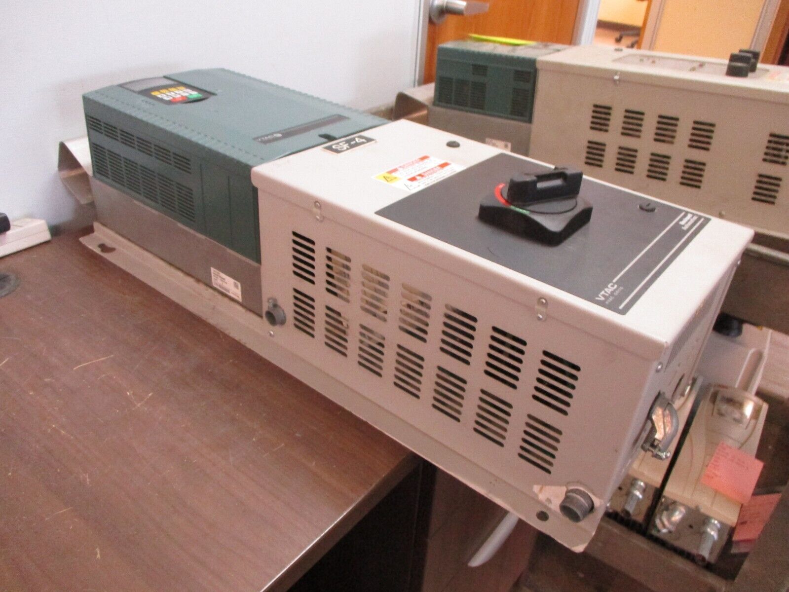 Rockwell Automation VTAC 9 AC Drive w/ Disconnect RX9VT401-022HTAN 15HP 3Ph Used