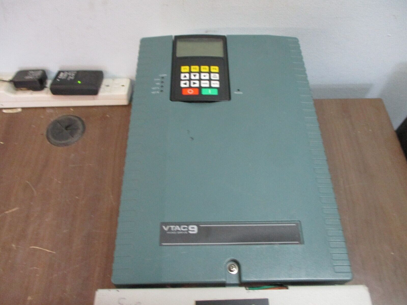 Rockwell Automation VTAC 9 AC Drive w/ Disconnect RX9VT401-022HTAN 15HP 3Ph Used