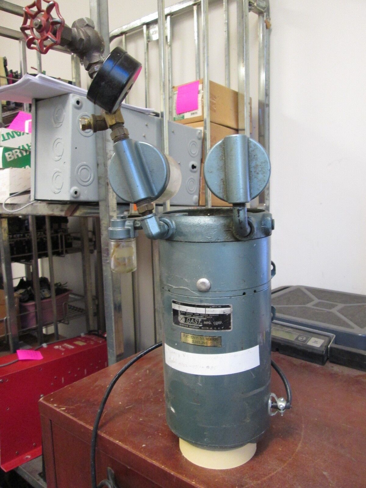 Gast Rotary Valve Lubricated Vacuum Pump 0322-V37-G8D 1/6HP 1Ph 115V 60Hz Used