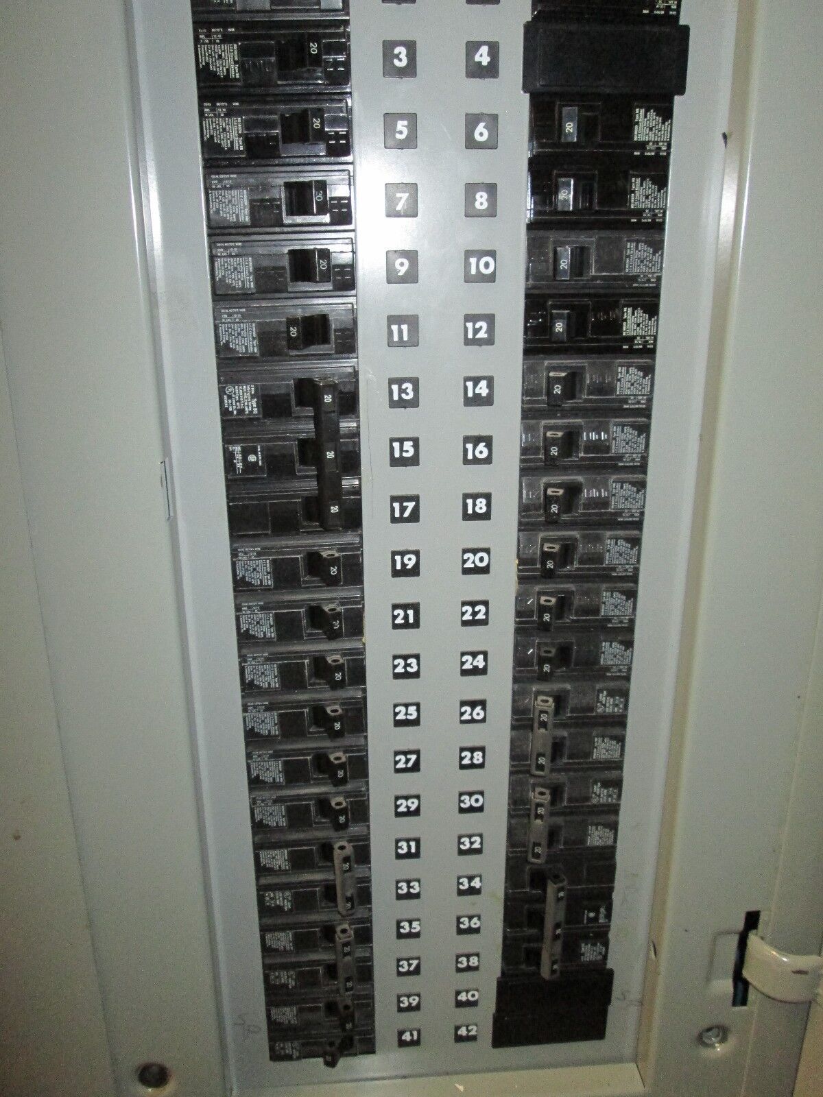 Siemens Main Lug Breaker Panel BG42ML4100STM 208Y/120V 100A 3Ph 4W 42 Slot Used