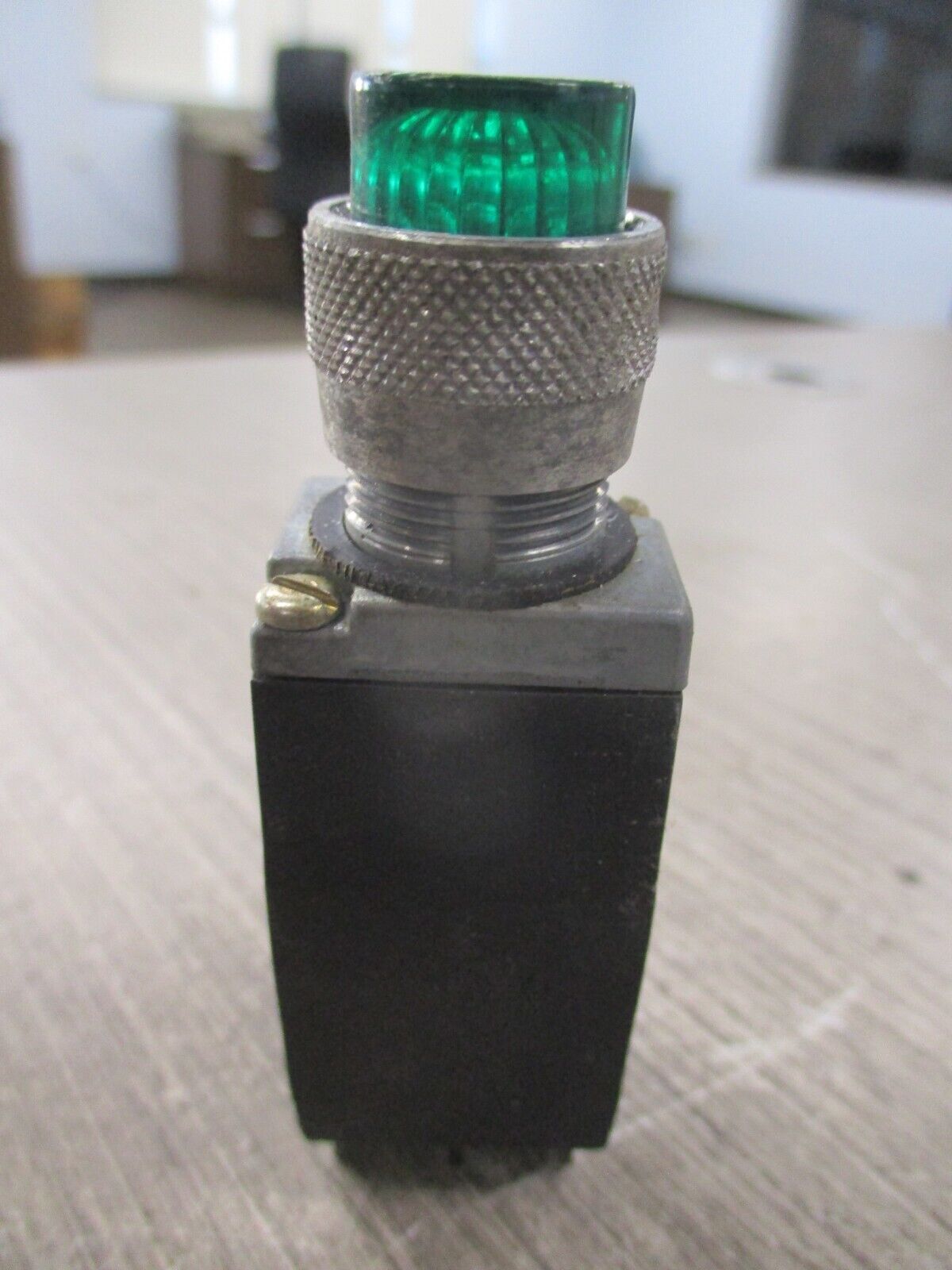 Westinghouse Indicator Light OTTFM Style: 1255C01G01 110/120V 50/60Hz Green Used
