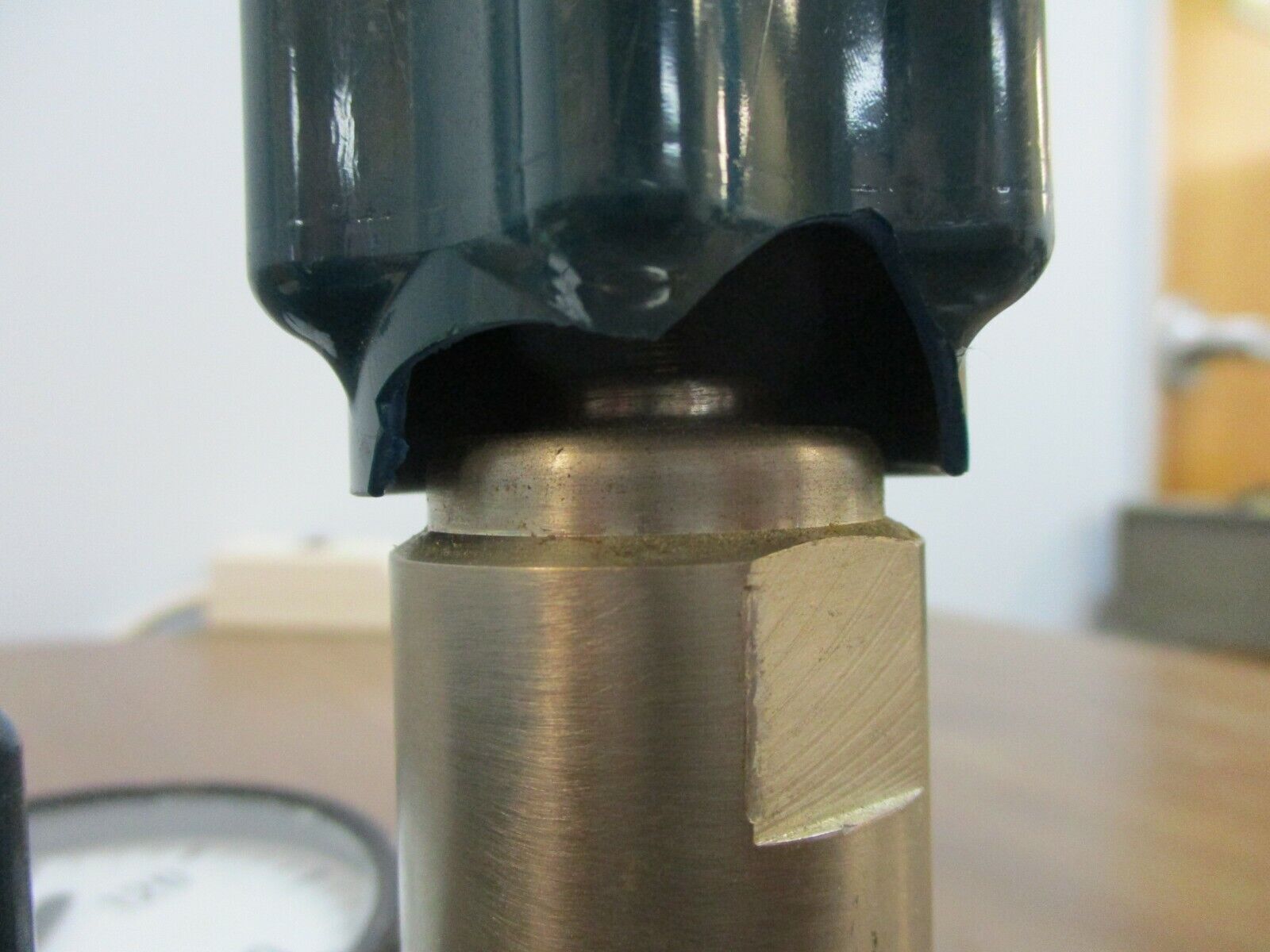 Union Carbide Gas Regulator UPC 3 500 320 *Chipped Valve* Used