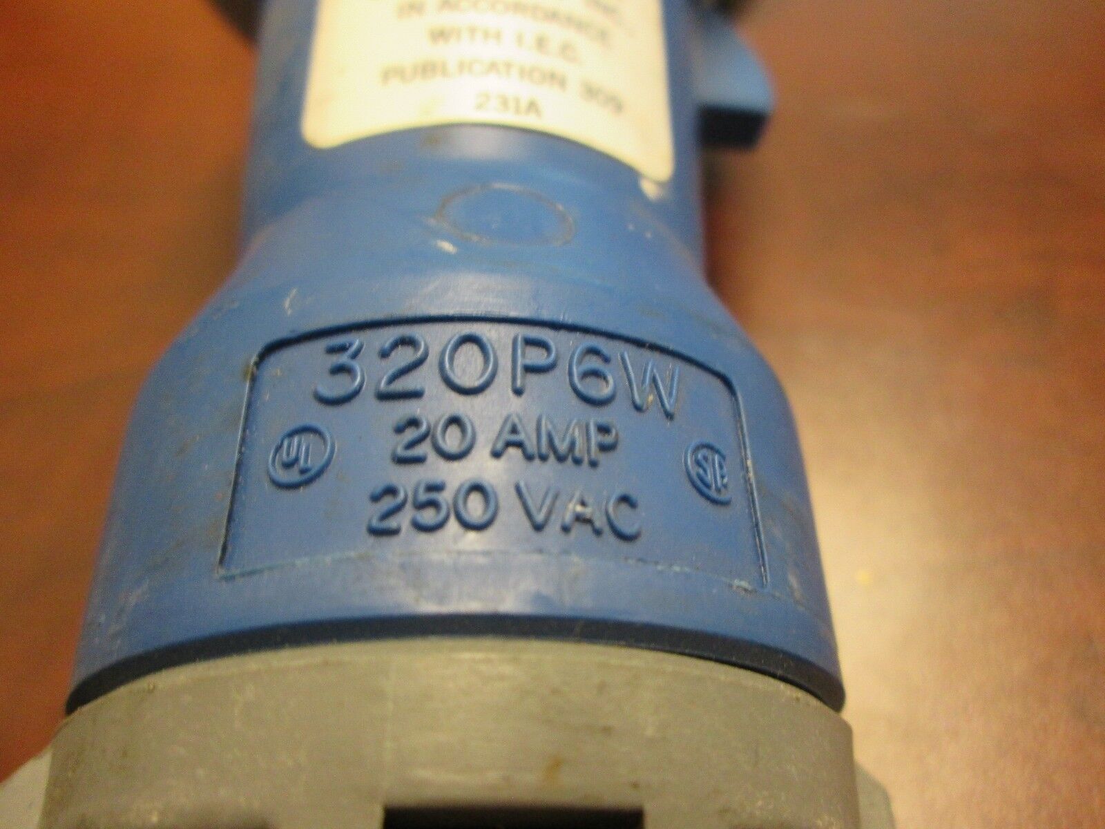 Hubbell Plug 320P6W 20A 250VAC 2P 3W Watertight Used