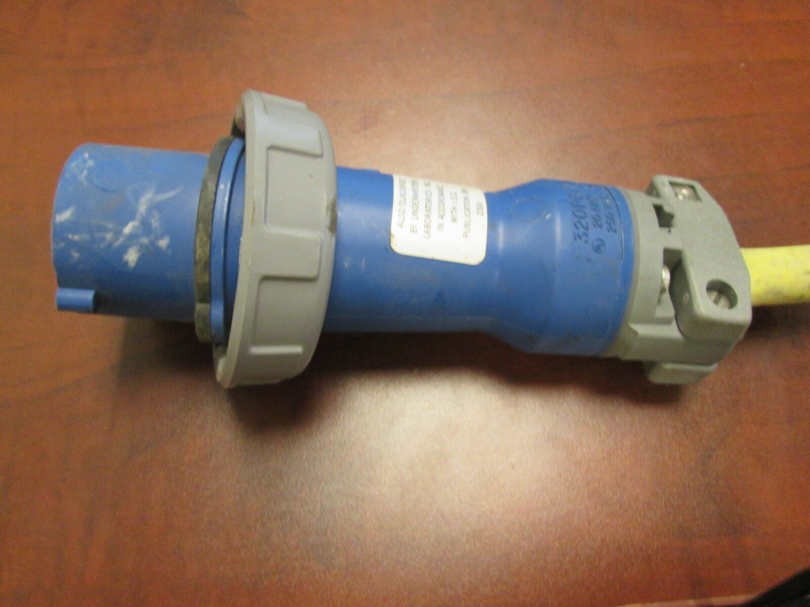 Hubbell Plug 320P6W 20A 250VAC 2P 3W Watertight Used