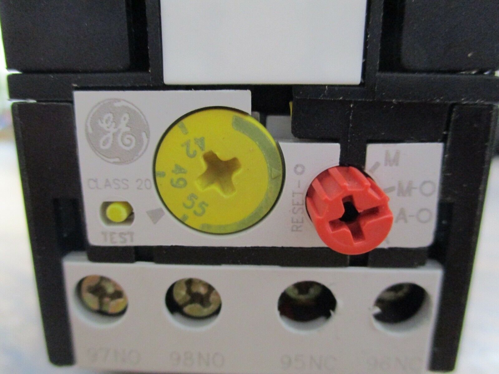 GE Solid State Overload w/ Base Adaptor RT22G Trip: 42-55A Used