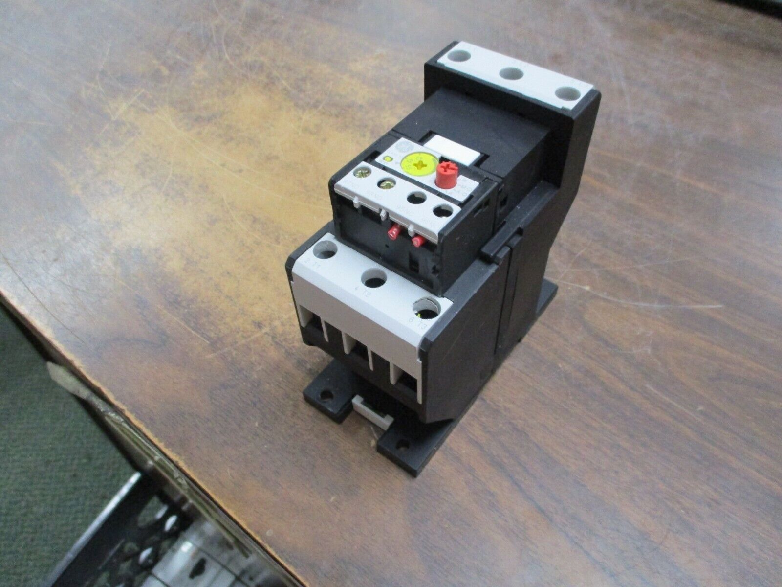 GE Solid State Overload w/ Base Adaptor RT22G Trip: 42-55A Used