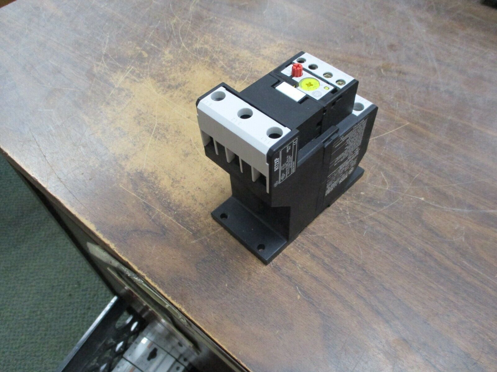 GE Solid State Overload w/ Base Adaptor RT22G Trip: 42-55A Used