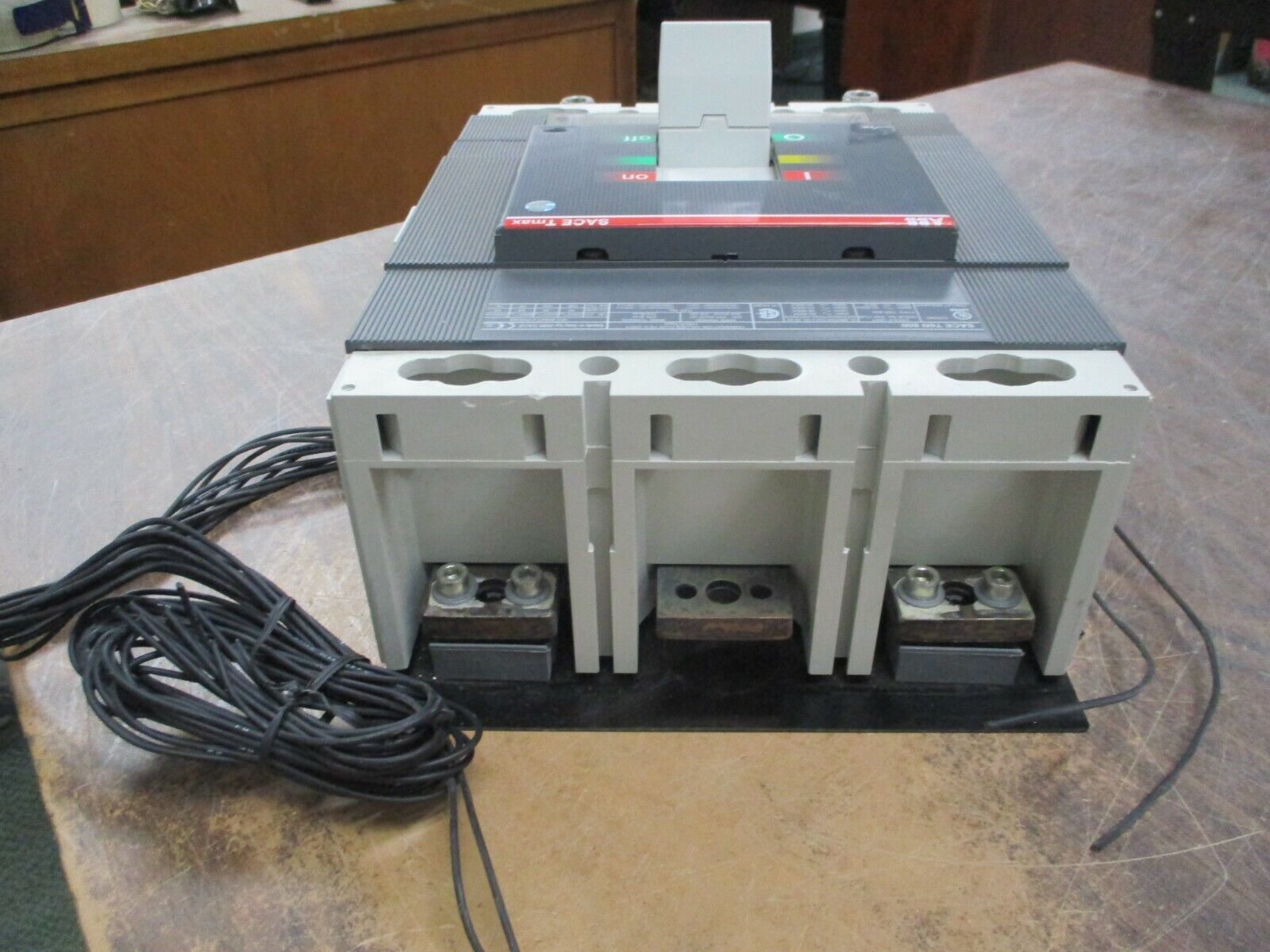 ABB SACE Tmax Circuit Breaker w/ Shunt T6N 800 800A 600V 1Ph/3Ph Used