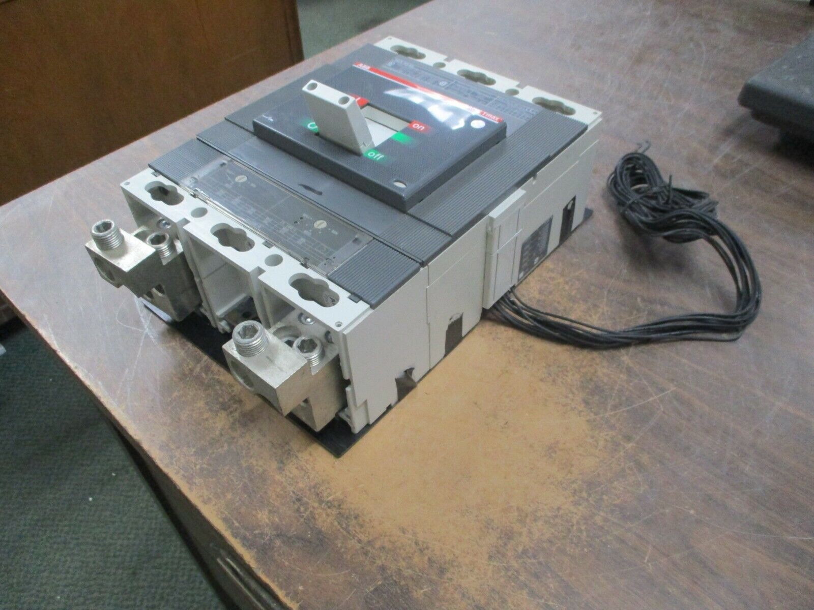 ABB SACE Tmax Circuit Breaker w/ Shunt T6N 800 800A 600V 1Ph/3Ph Used