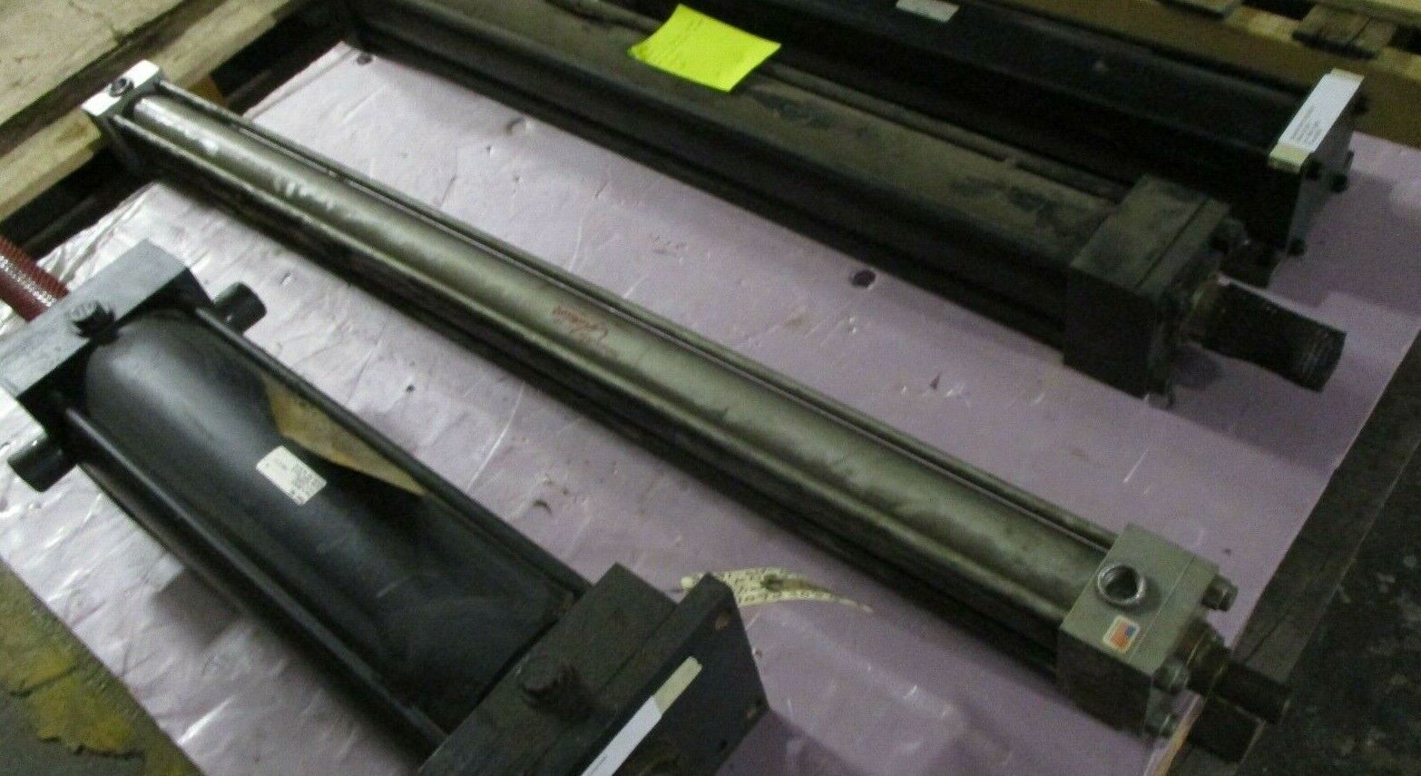 Milwaukee Cylinder Hydraulic Cylinder 1521-61-245-7X44 Used