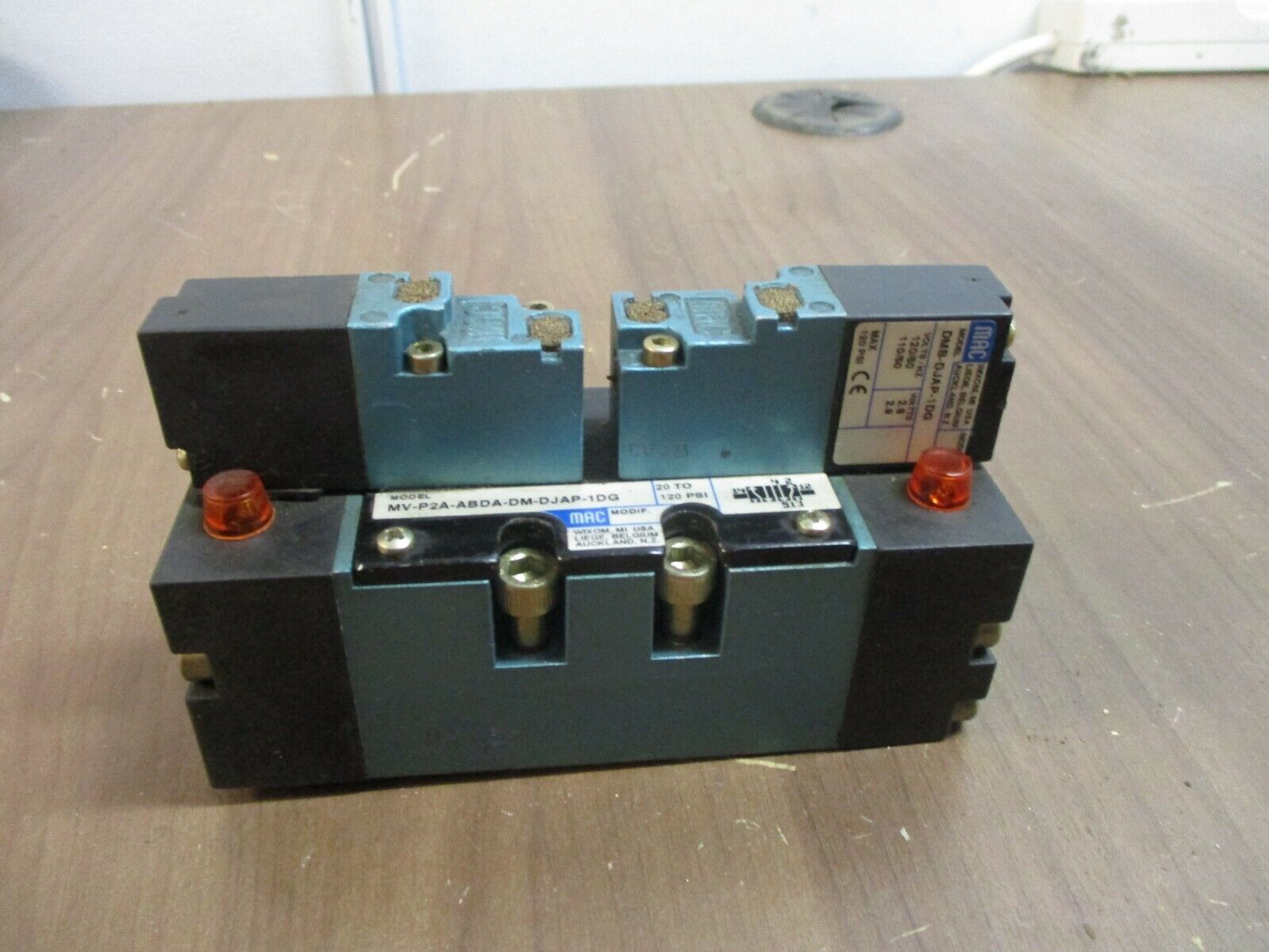 MAC Solenoid Valve MV-P2A-ABDA-DM-DJAP-1DG Used