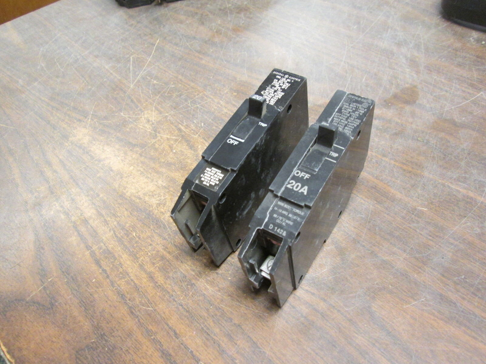 GE Circuit Breaker TEY120 20A 277V 1P *Lot of 2* Used