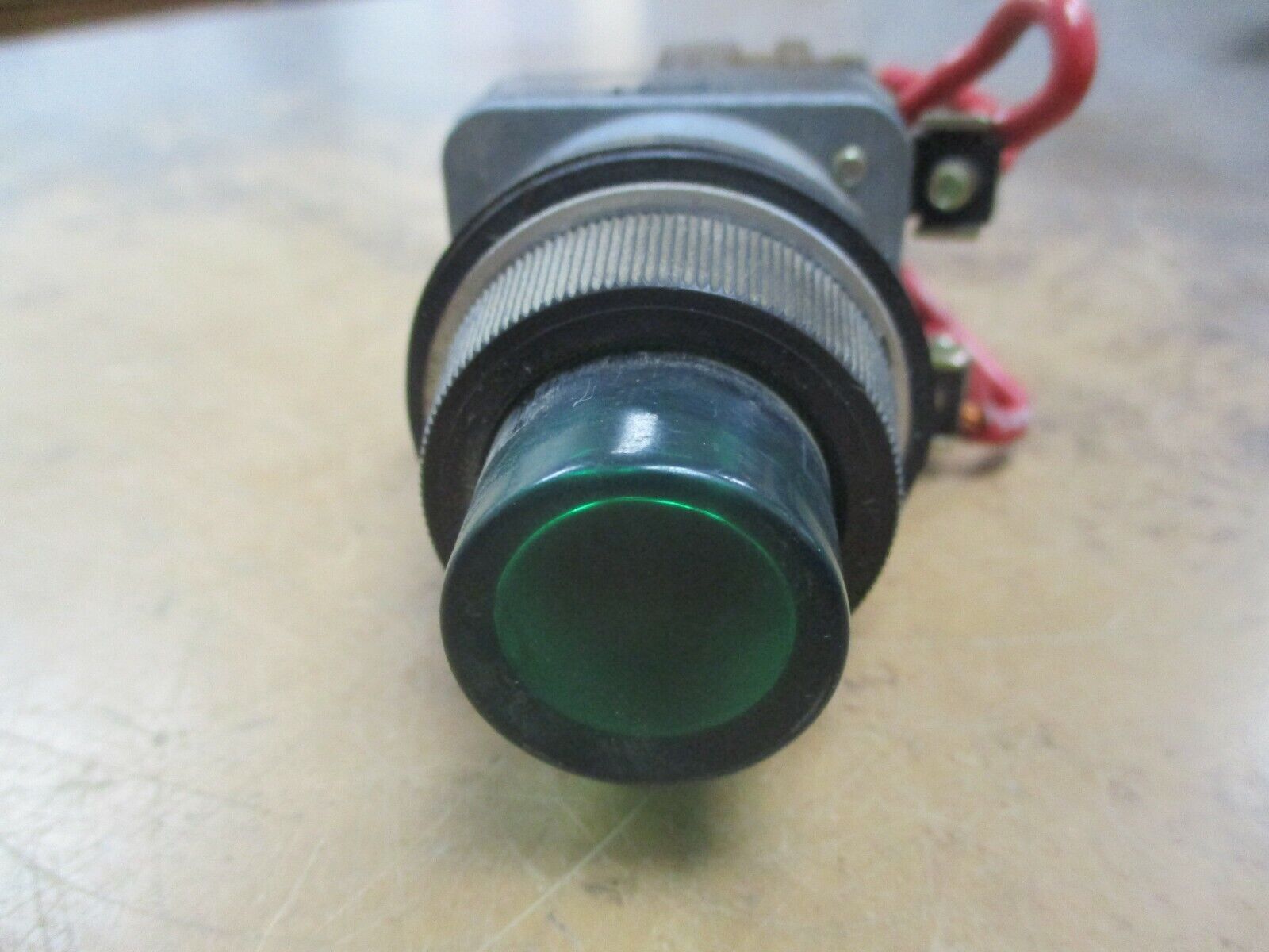 Robertshaw Illuminated Push Button Switch AHEIL AI-R Green Lamp: 150V, 3W Used