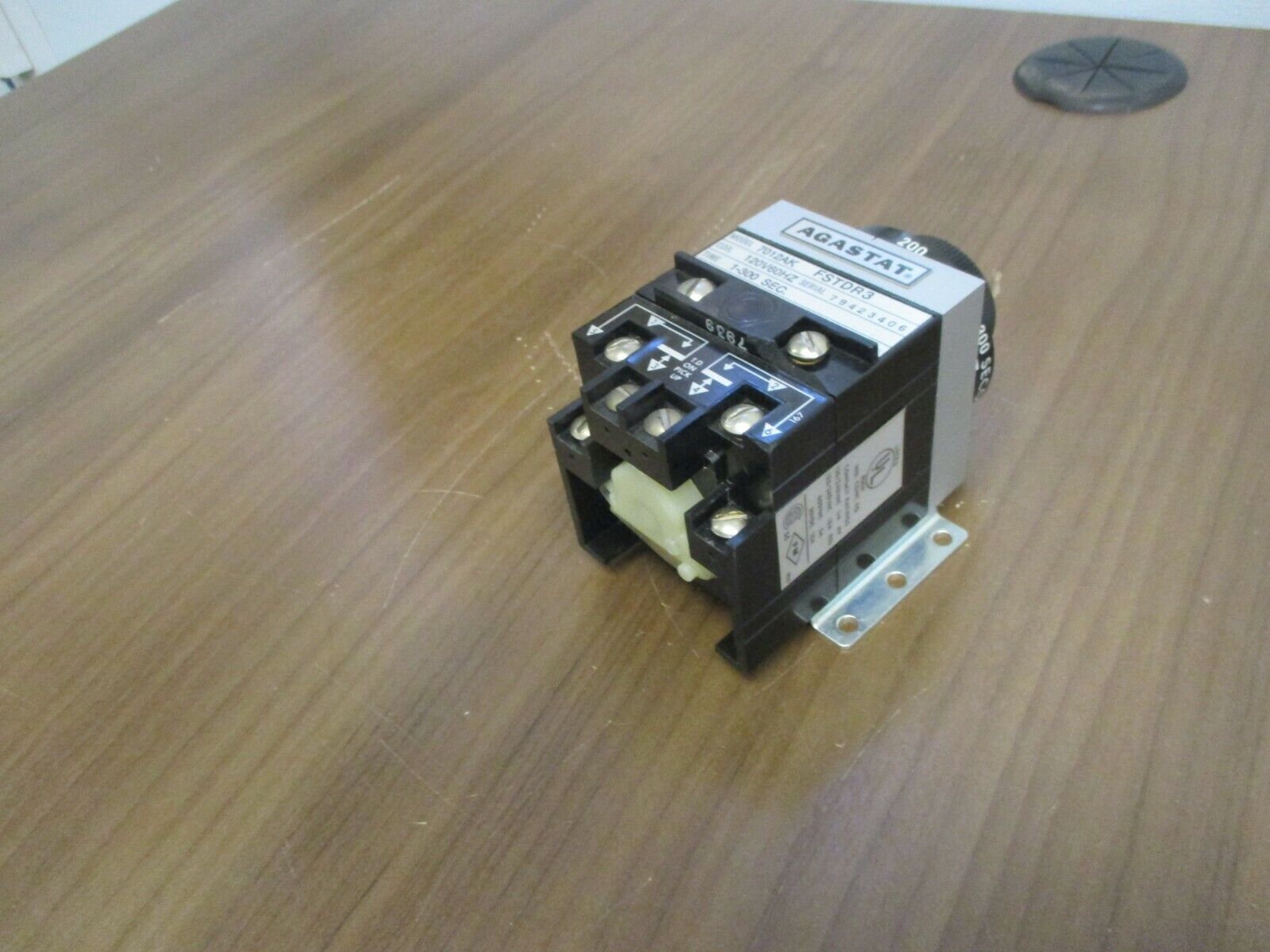 Agastat Timer 7012AK Range: 1-300 sec 120V Coil 60Hz Used