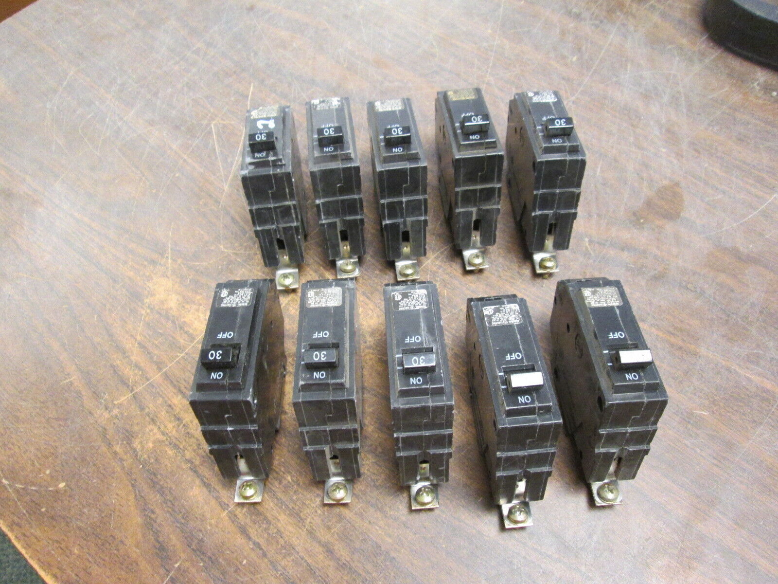 GE Circuit Breaker THQB1130 30A 120/240V 1P *Lot of 10* Used