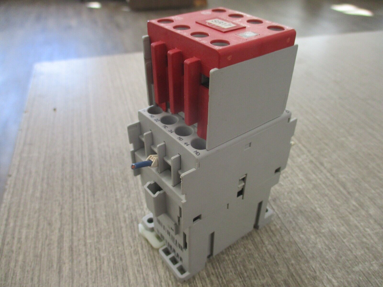 Allen-Bradley GuardMaster Safety Relay 700S-CF620EJC Ser. A 24VDC Coil 25A 600V