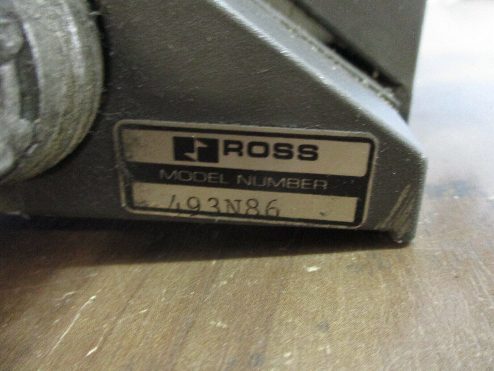 Ross Manifold Base 493N86 w/ (2) Sub Base Model #: 966N41 Used