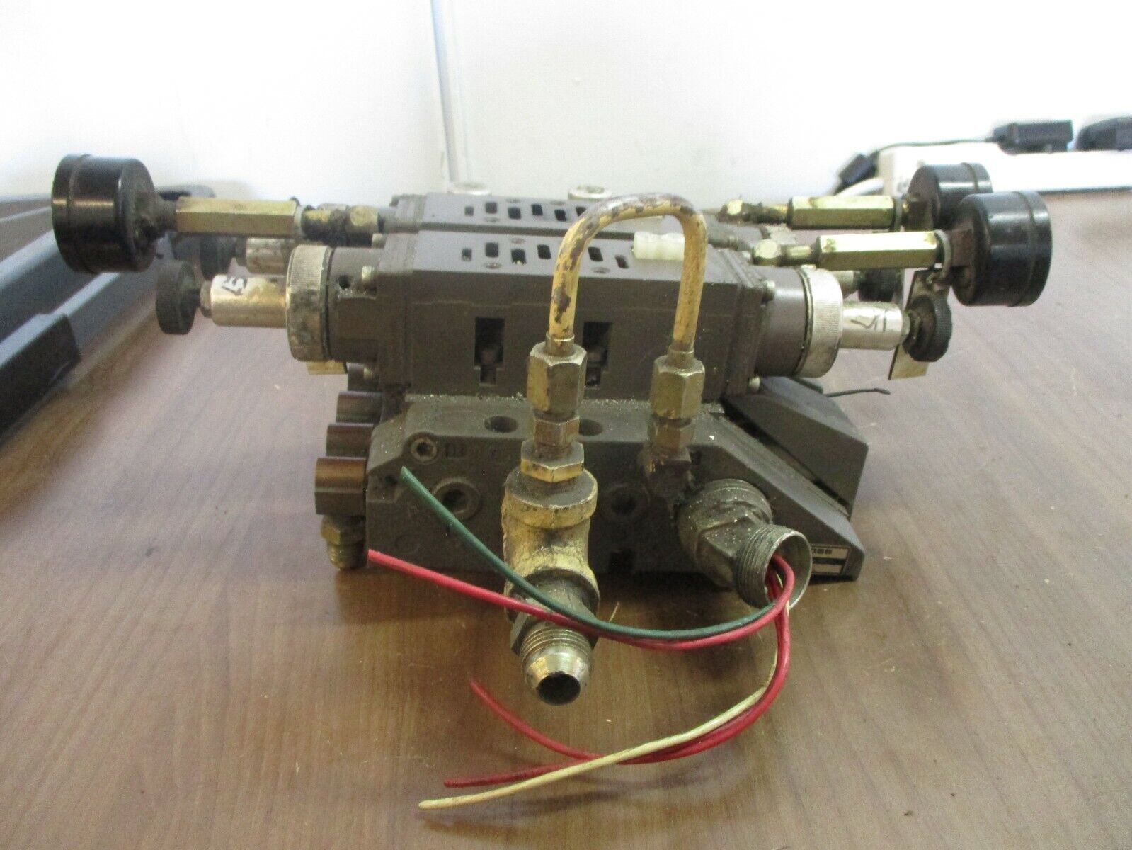 Ross Manifold Base 493N86 w/ (2) Sub Base Model #: 966N41 Used