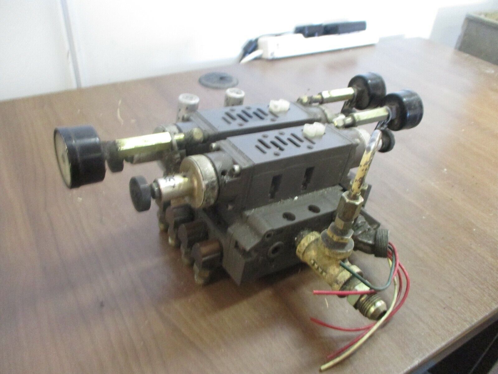 Ross Manifold Base 493N86 w/ (2) Sub Base Model #: 966N41 Used