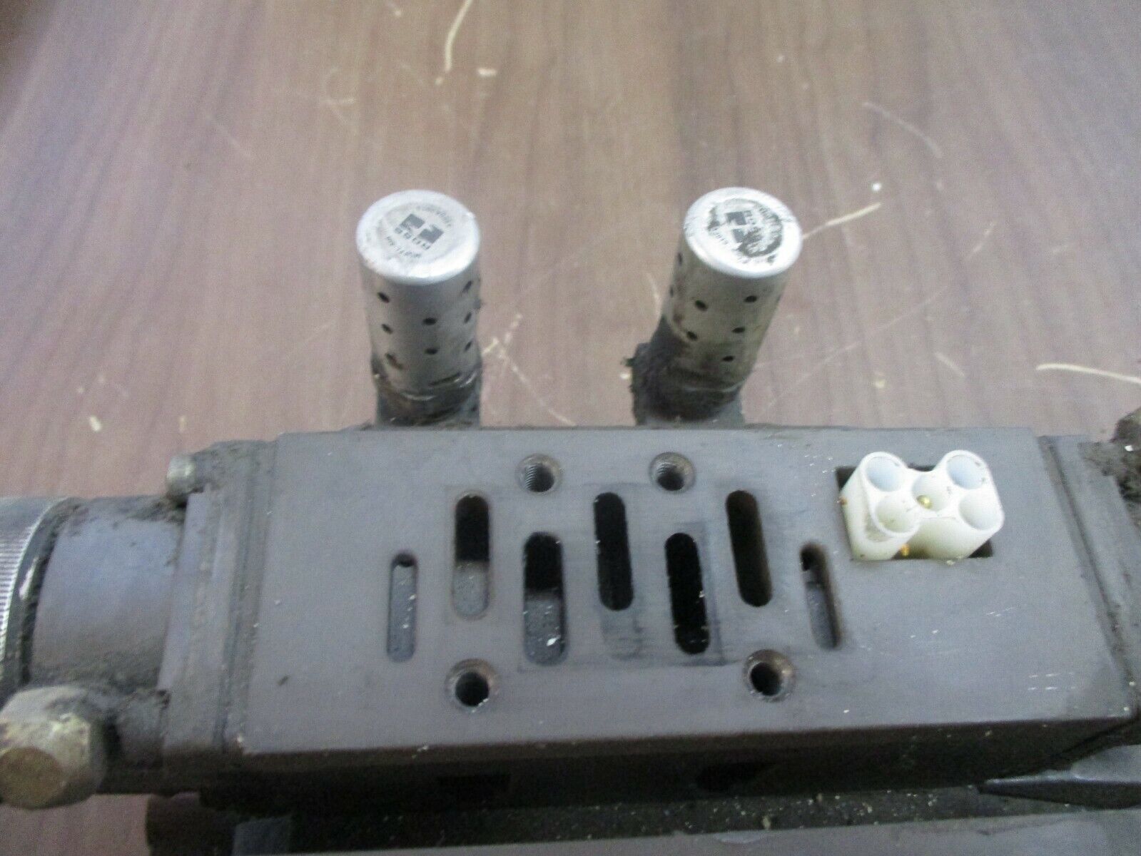 Ross Manifold Base 493N86 w/ (2) Sub Base Model #: 966N41 Used