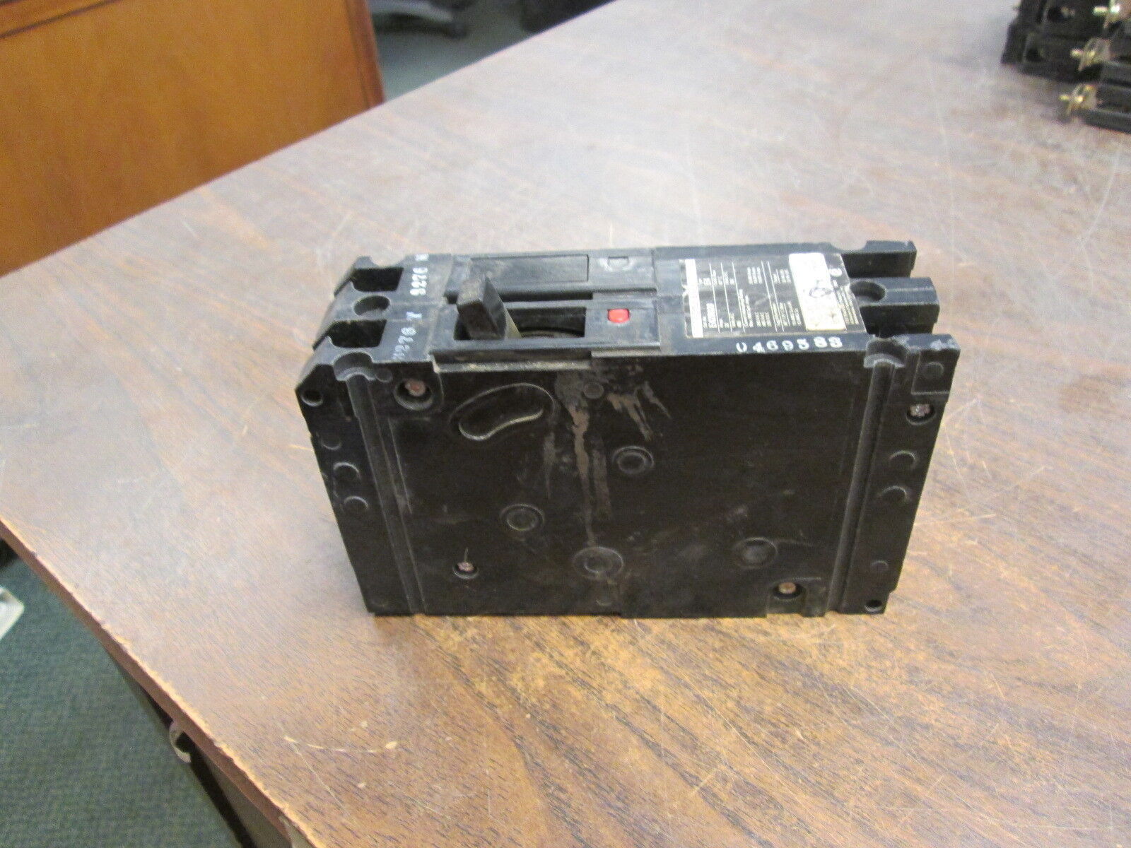 ITE/Siemens Circuit Breaker E42B020 20A 480V 2P Used